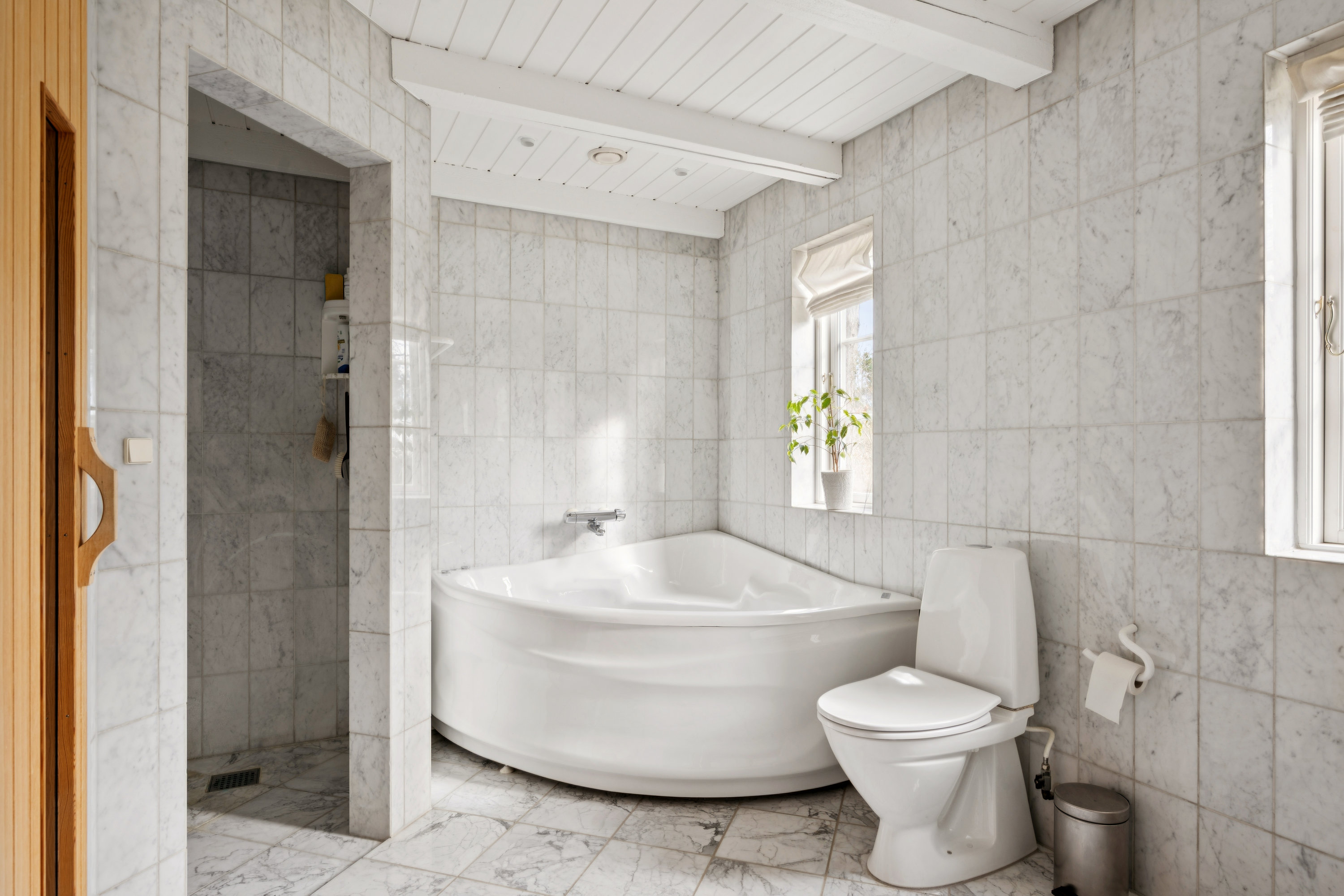 Fremhævet badeværelse billede i fuldskærmstilstand. Billede af Havrevangen 16, 8400 Ebeltoft