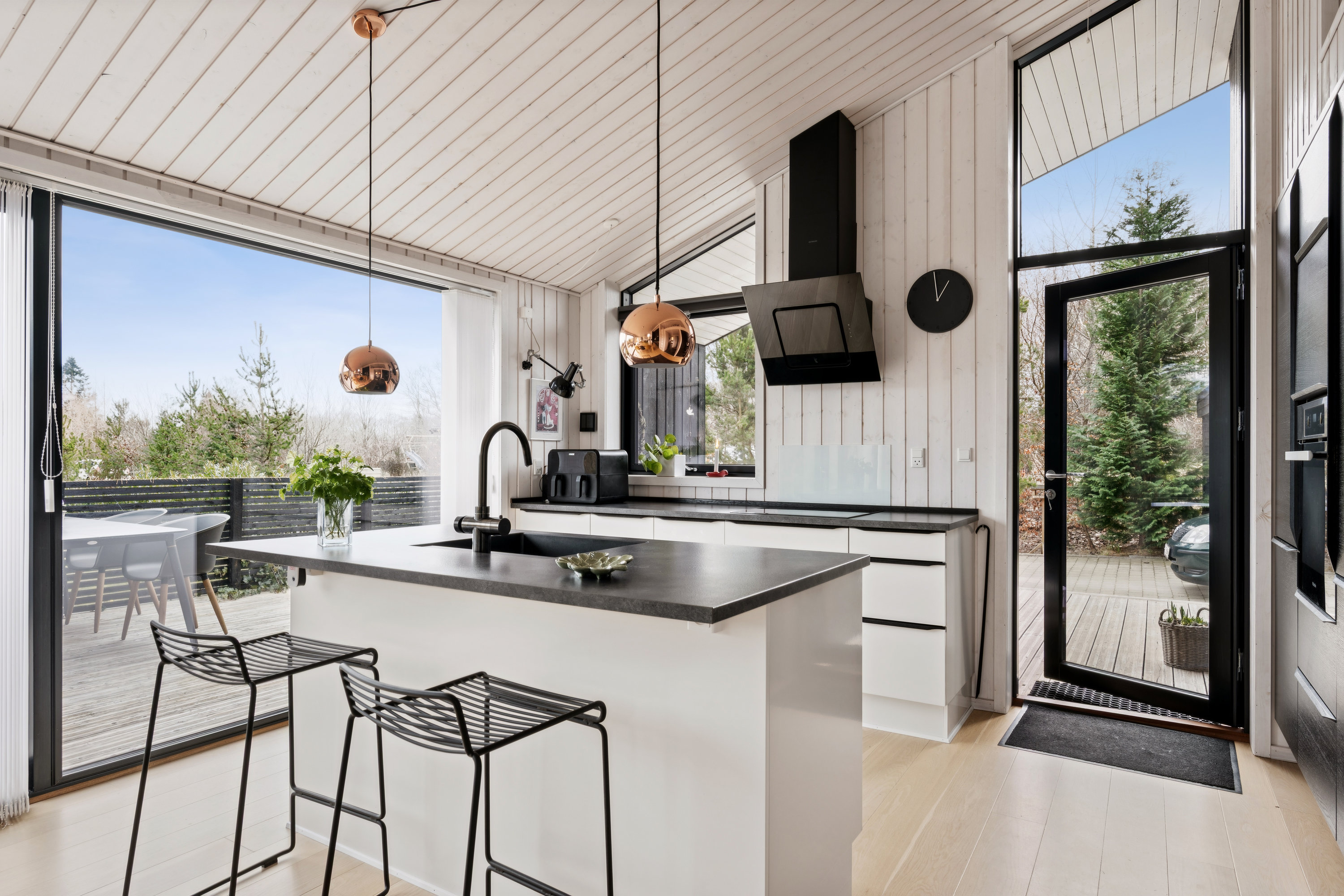 Fremhævet køkken billede i fuldskærmstilstand. Billede af Fyrbakken 13, Femmøller, 8400 Ebeltoft