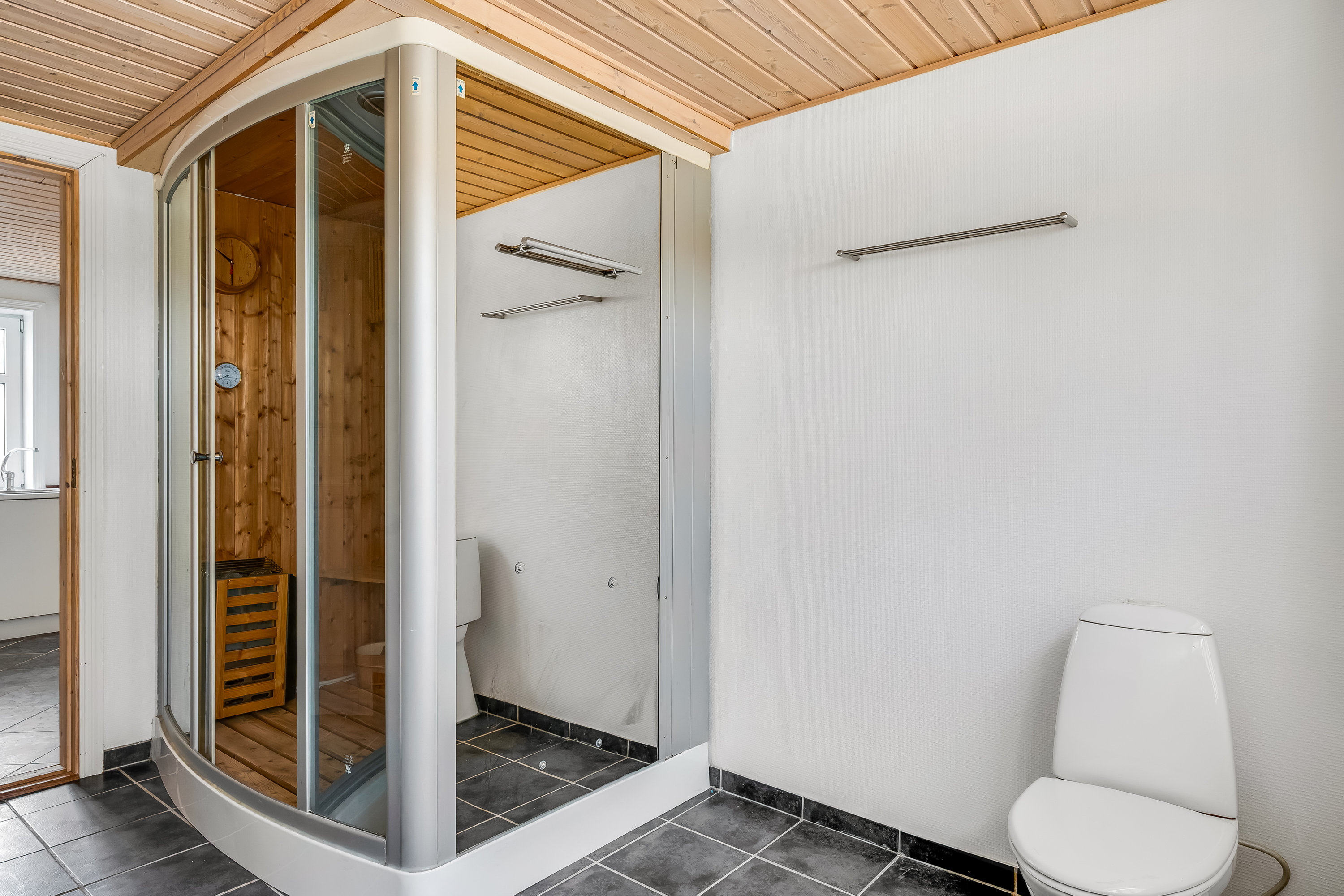 Fremhævet andet billede i fuldskærmstilstand. Billede af Ølgodvej 84, Bjerremose, 6800 Varde