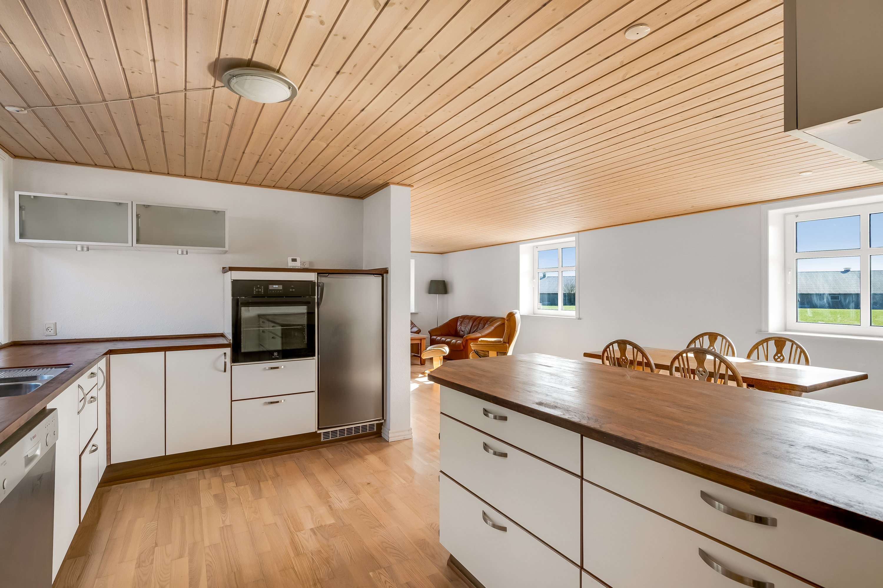 Fremhævet køkken billede i fuldskærmstilstand. Billede af Ølgodvej 84, Bjerremose, 6800 Varde