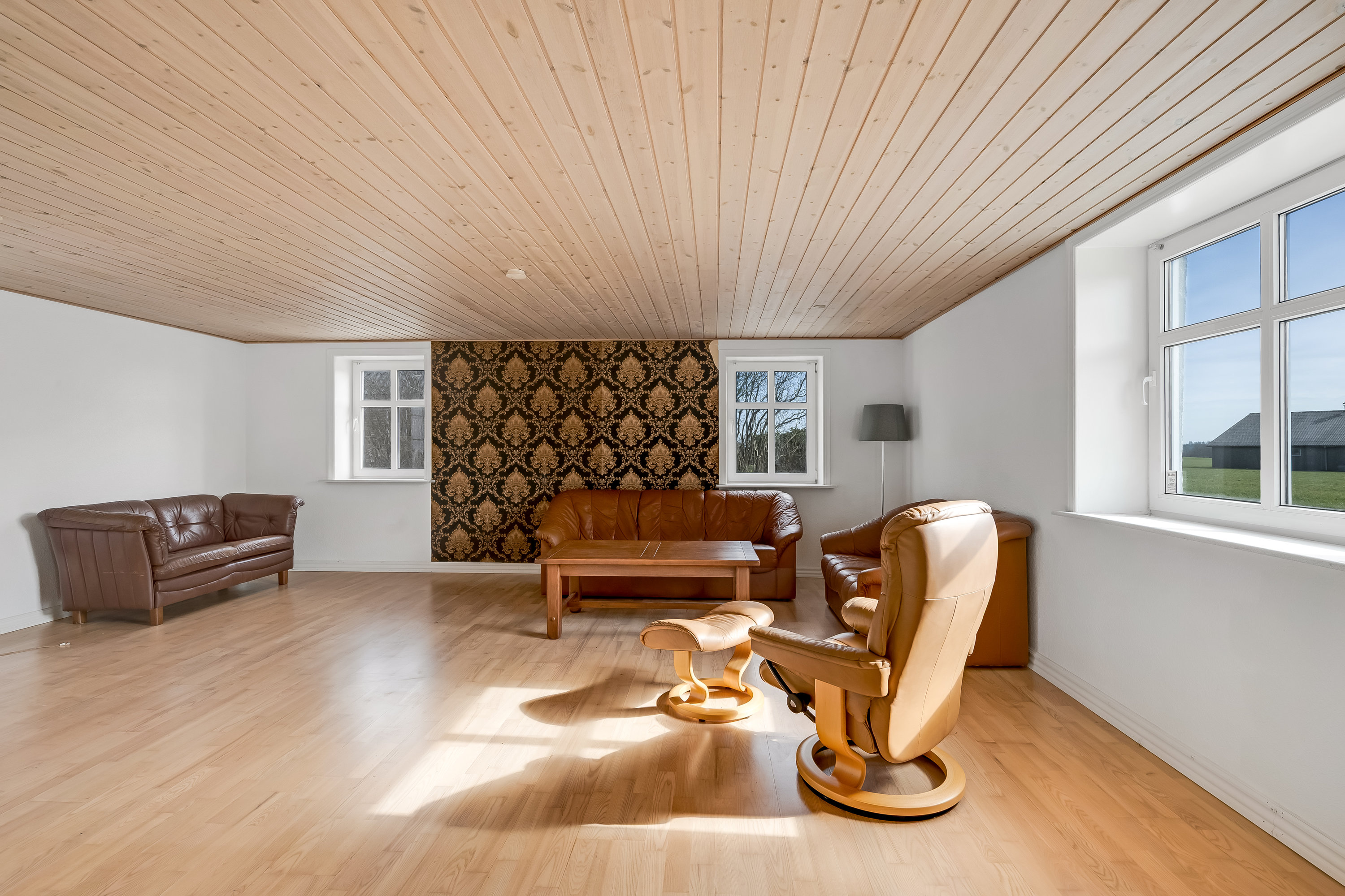 Fremhævet stue billede i fuldskærmstilstand. Billede af Ølgodvej 84, Bjerremose, 6800 Varde