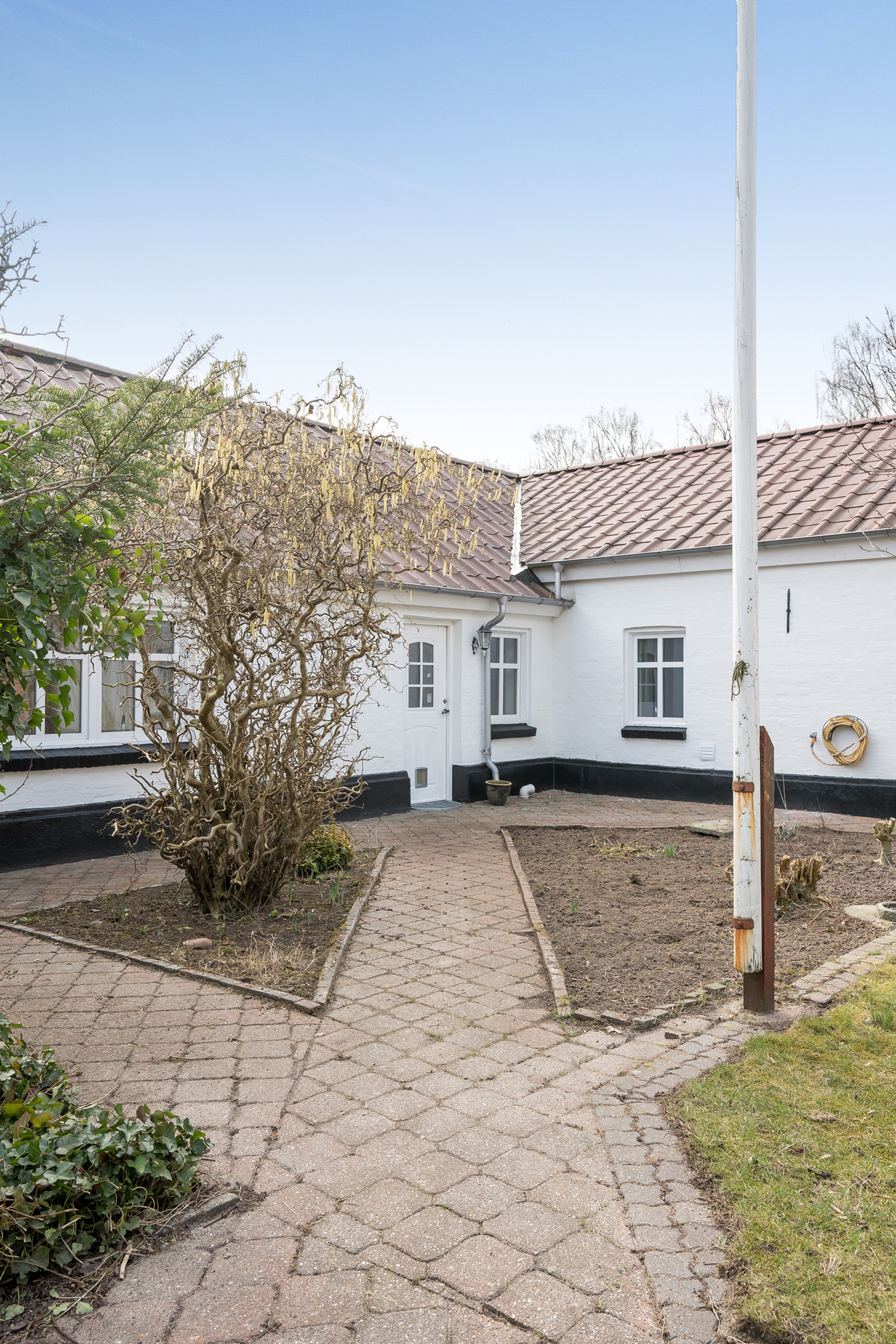 Fremhævet facade billede i fuldskærmstilstand. Billede af Ølgodvej 84, Bjerremose, 6800 Varde