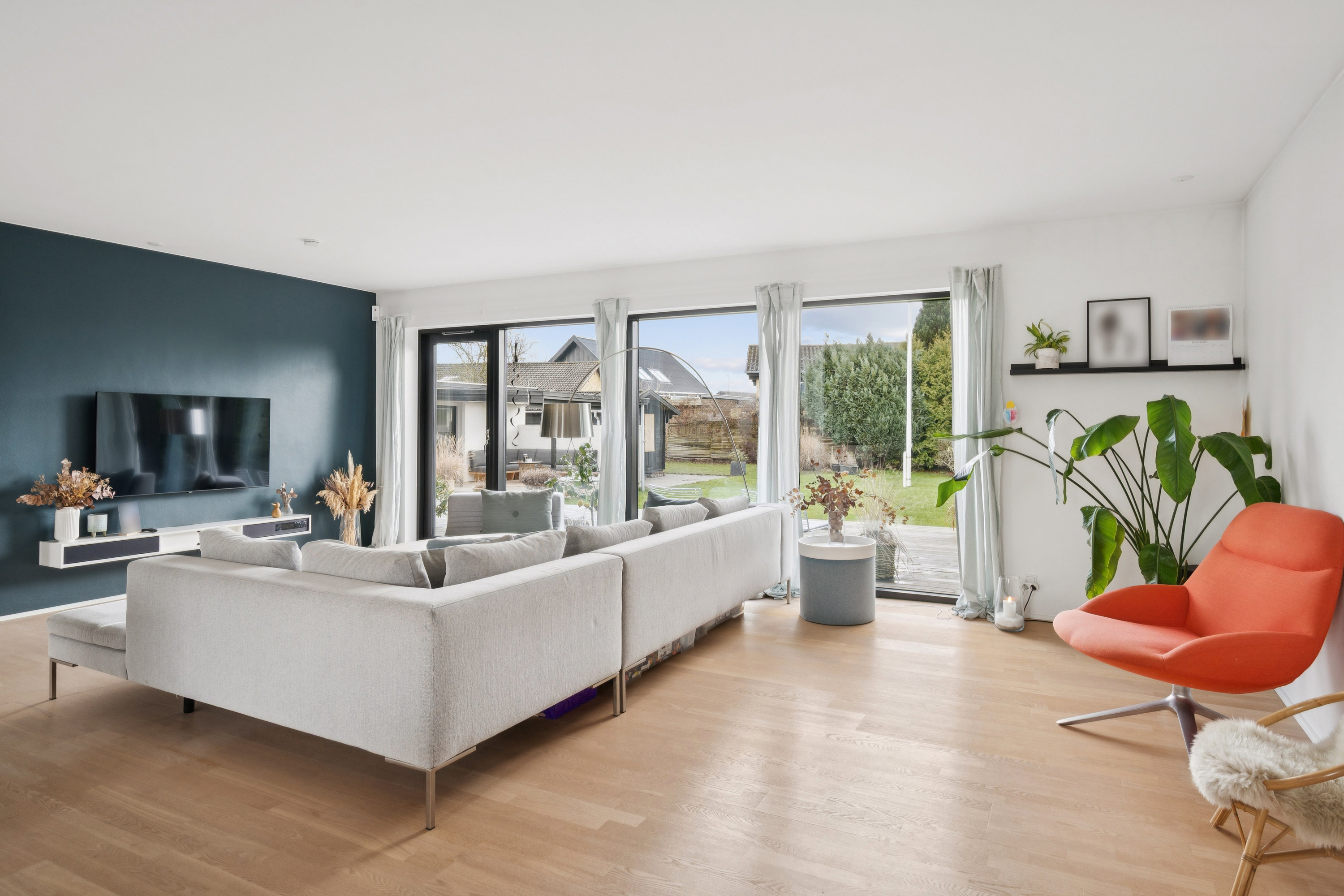 Fremhævet stue billede i fuldskærmstilstand. Billede af Visselbjergvej 5, 8250 Egå