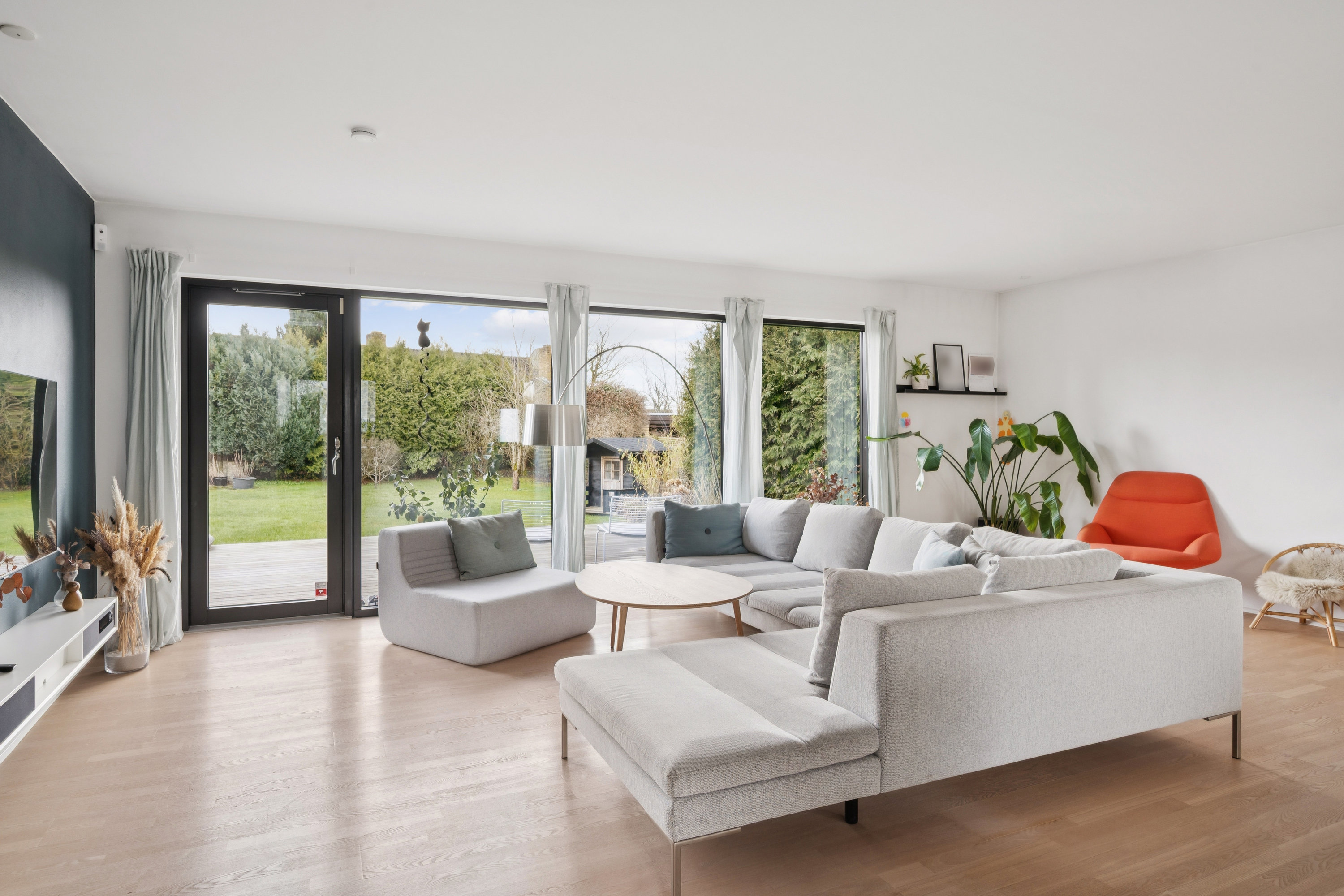 Fremhævet stue billede i fuldskærmstilstand. Billede af Visselbjergvej 5, 8250 Egå