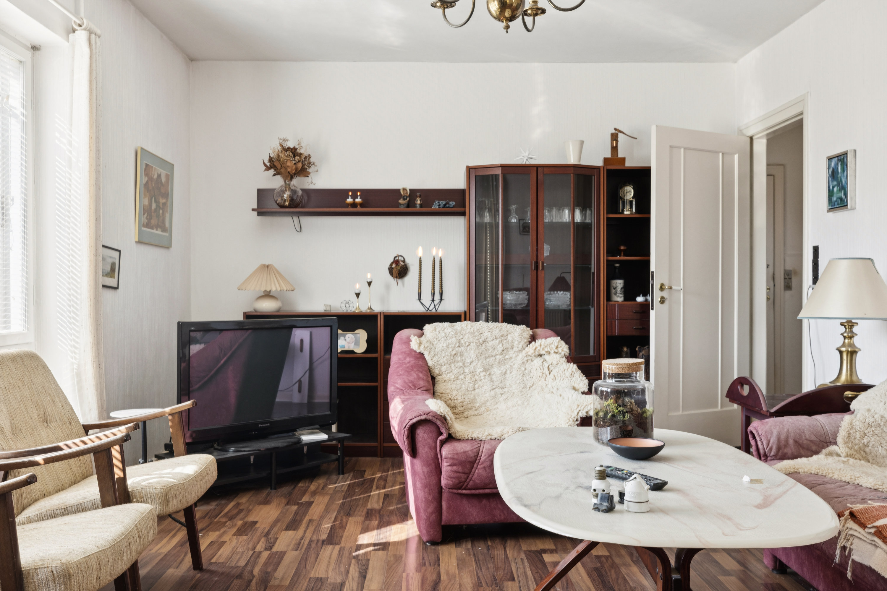 Fremhævet stue billede i fuldskærmstilstand. Billede af Blomstervænget 10, 5610 Assens