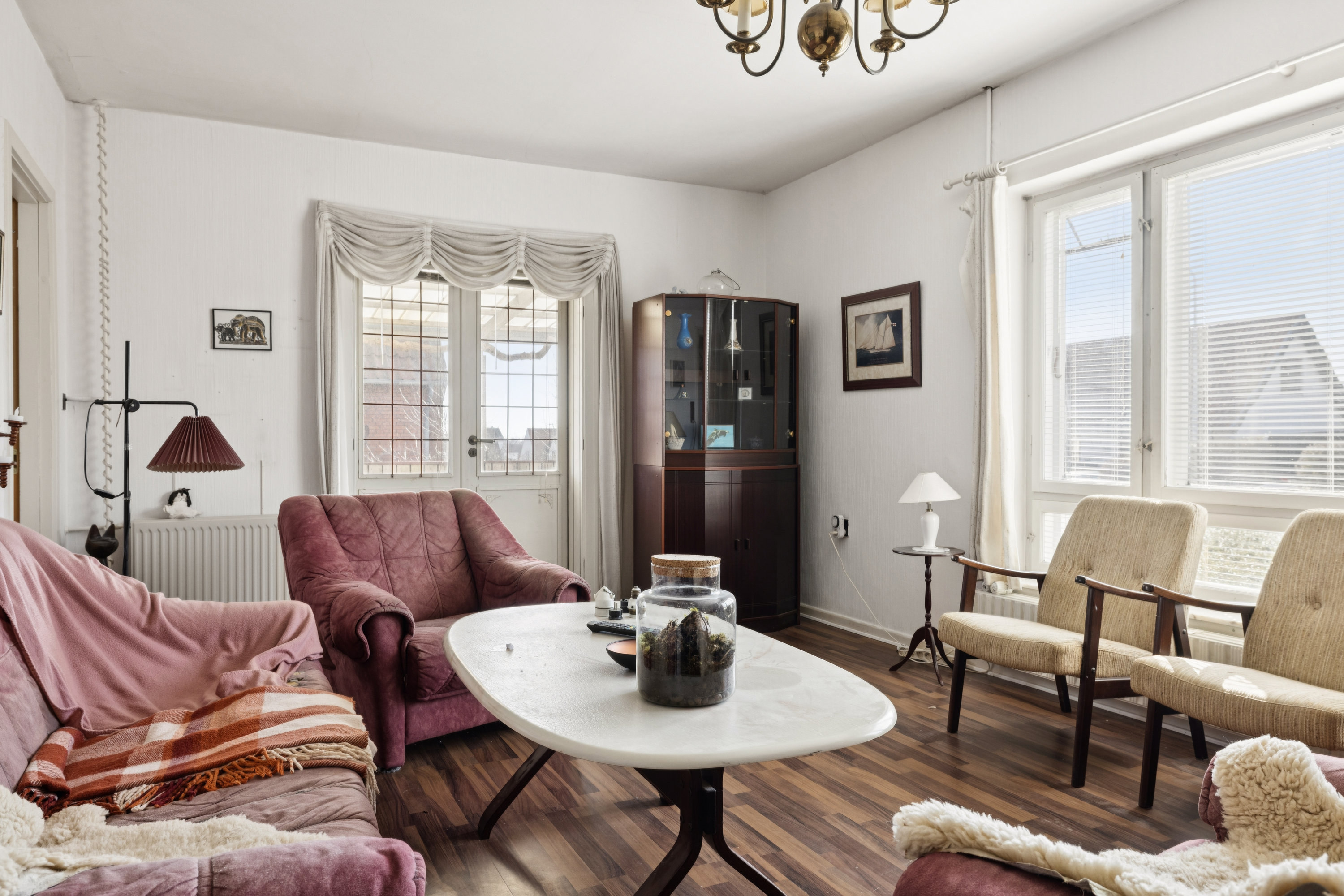 Fremhævet stue billede i fuldskærmstilstand. Billede af Blomstervænget 10, 5610 Assens