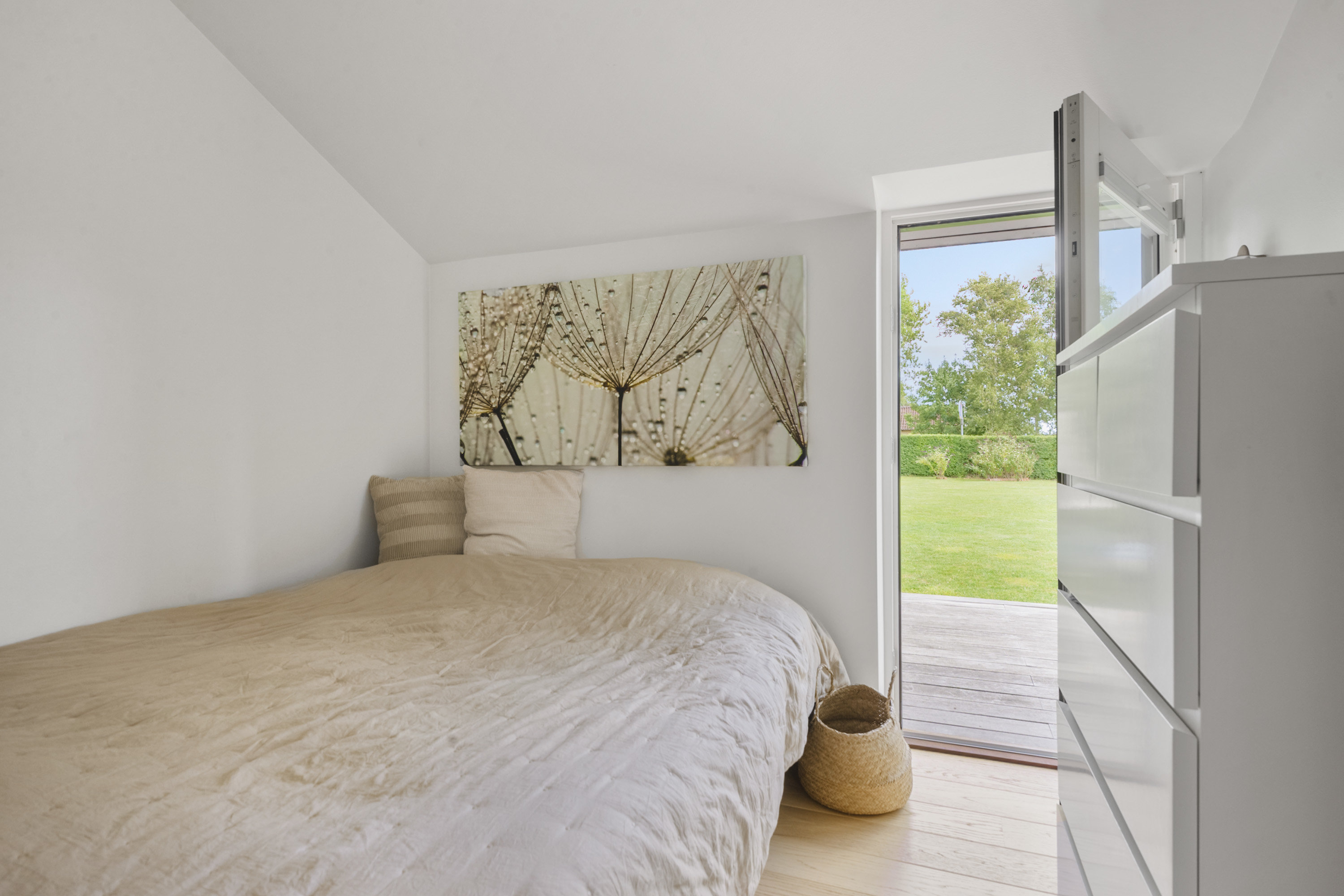 Fremhævet soveværelse billede i fuldskærmstilstand. Billede af Vorbækvej 27, Saksild Str, 8300 Odder