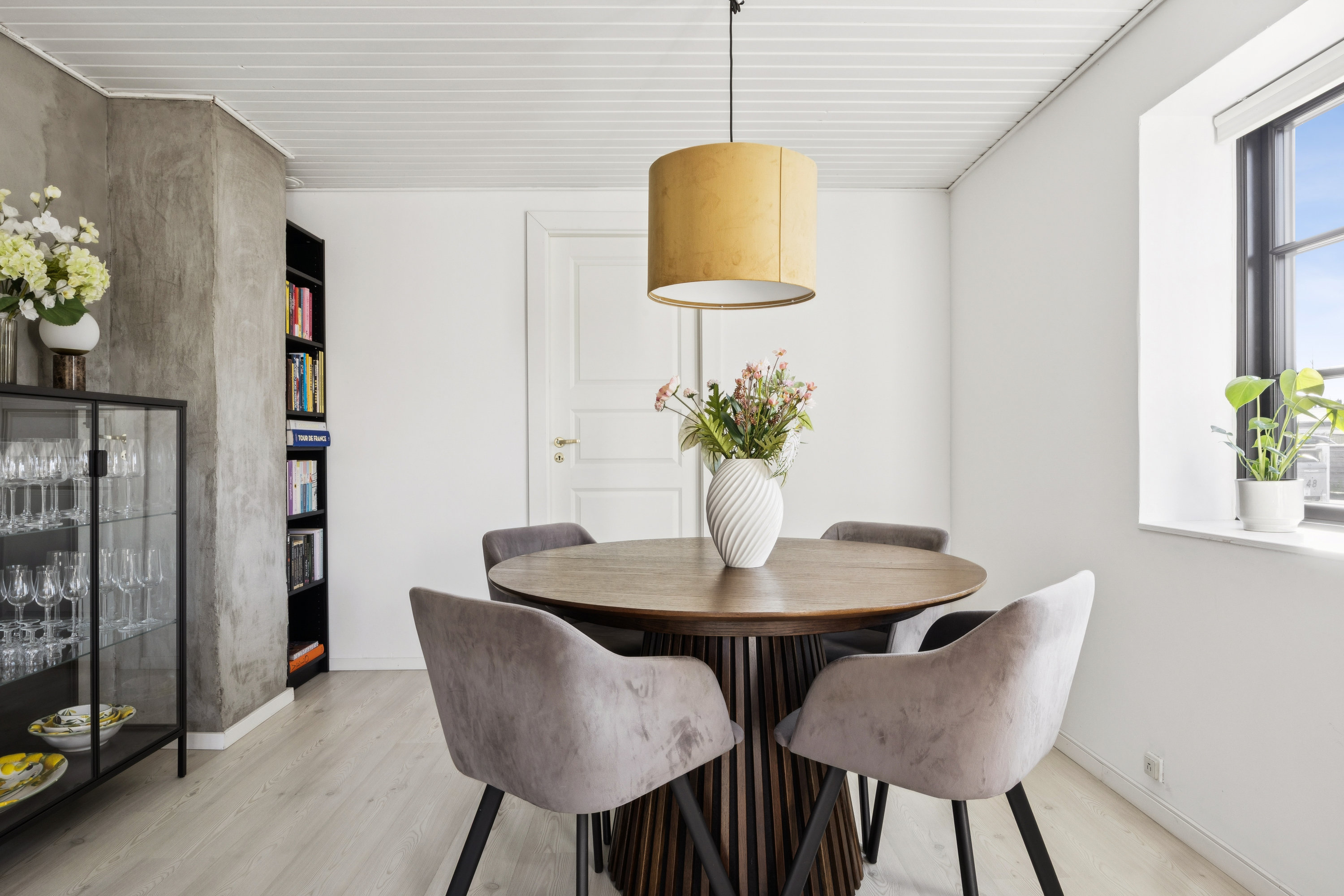 Fremhævet stue billede i fuldskærmstilstand. Billede af Stevnsbovej 48, 4600 Køge