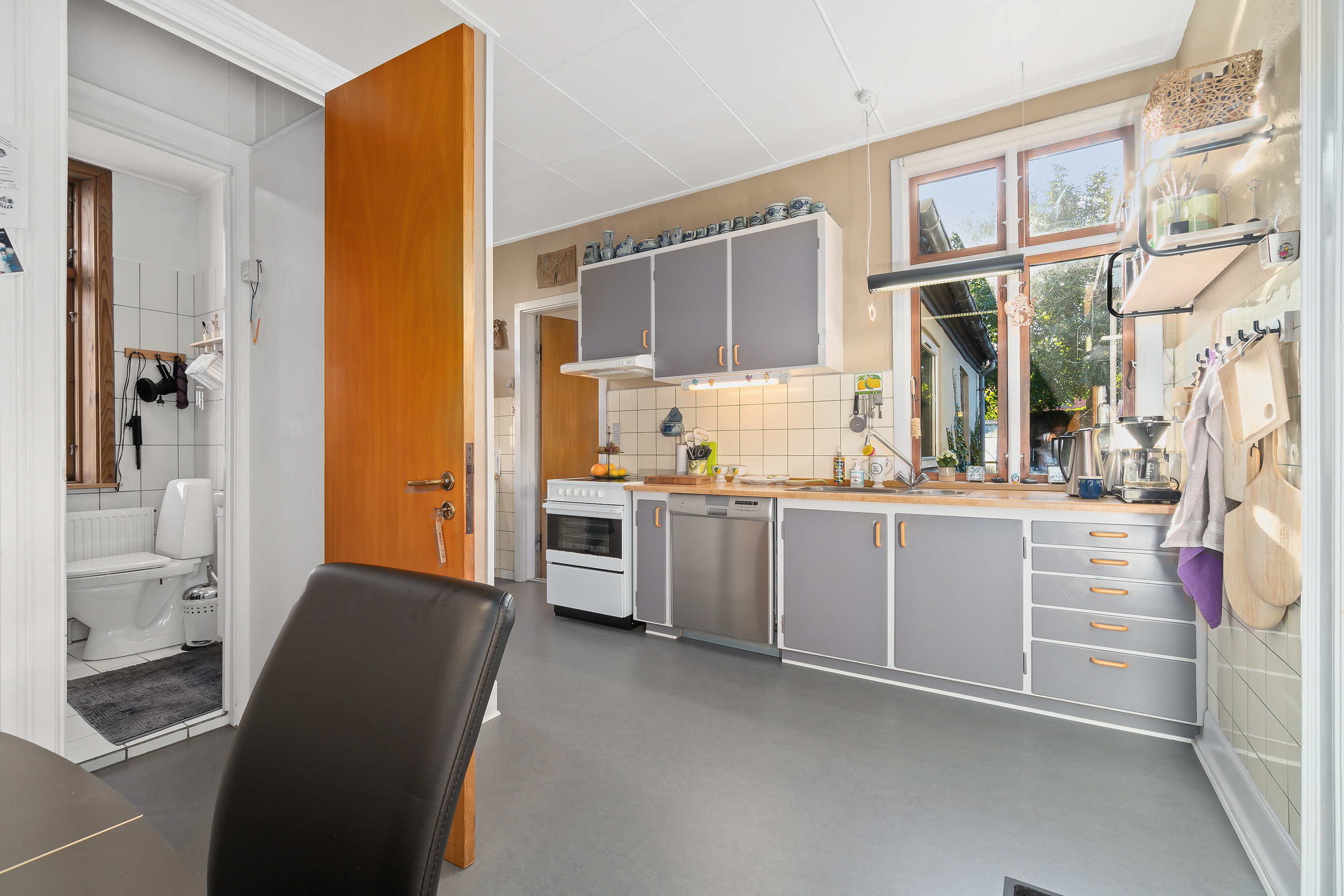 Fremhævet køkken billede i fuldskærmstilstand. Billede af Storegade 70, 3700 Rønne