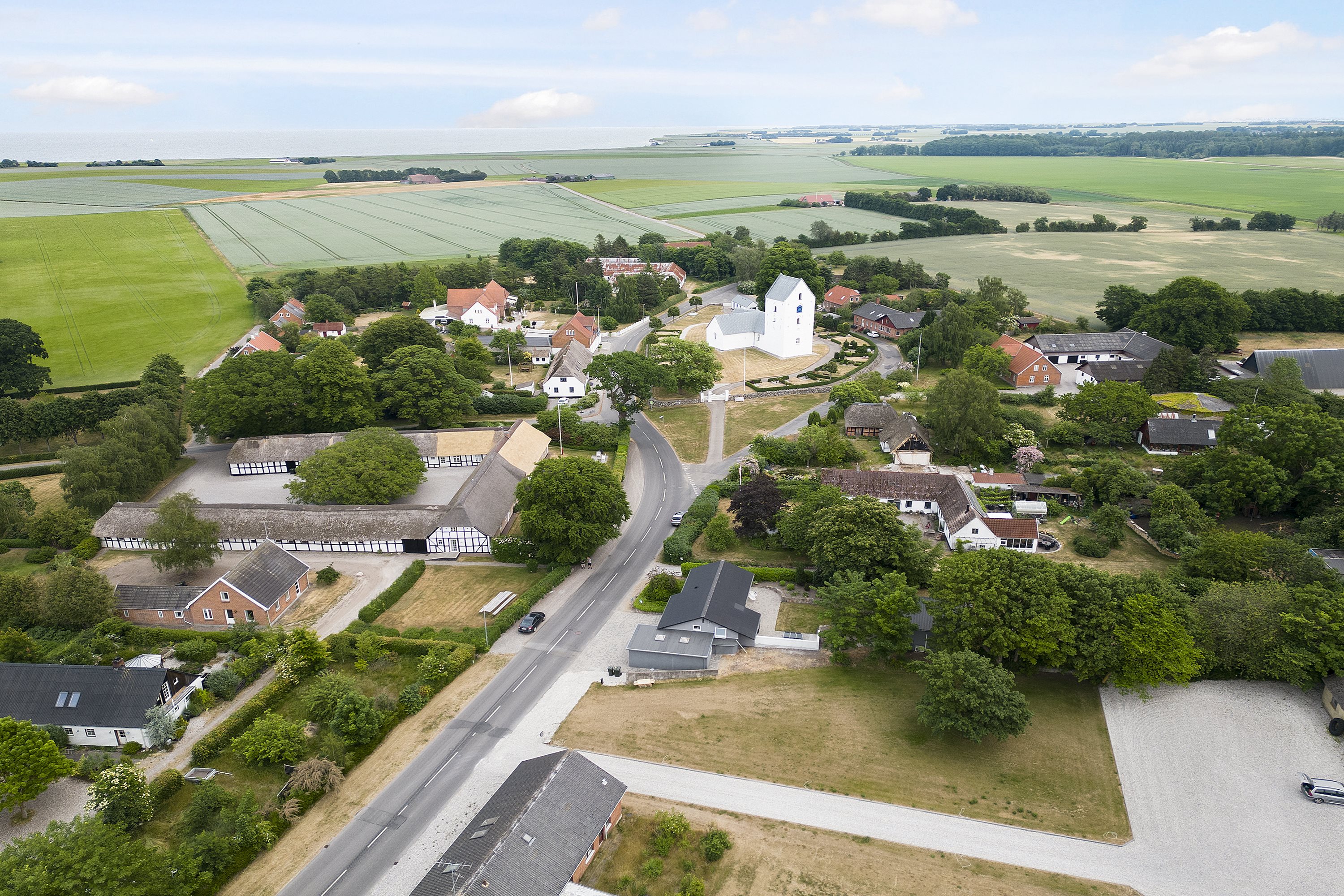 Fremhævet luftfoto billede i fuldskærmstilstand. Billede af Gjerrild Bygade 44, Gjerrild, 8500 Grenaa