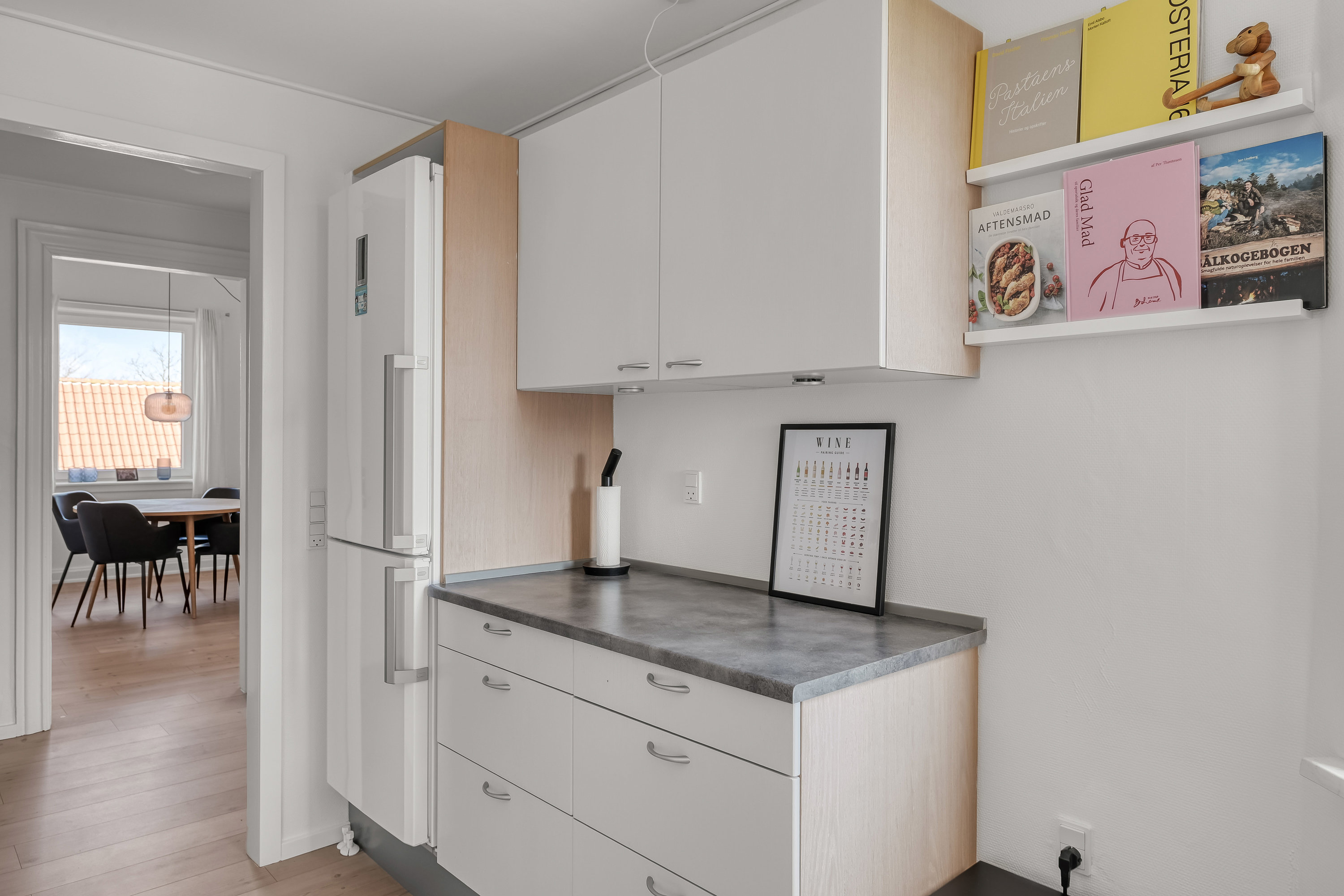 Fremhævet køkken billede i fuldskærmstilstand. Billede af Peder Skrams Gade 5, 2. tv., 6700 Esbjerg