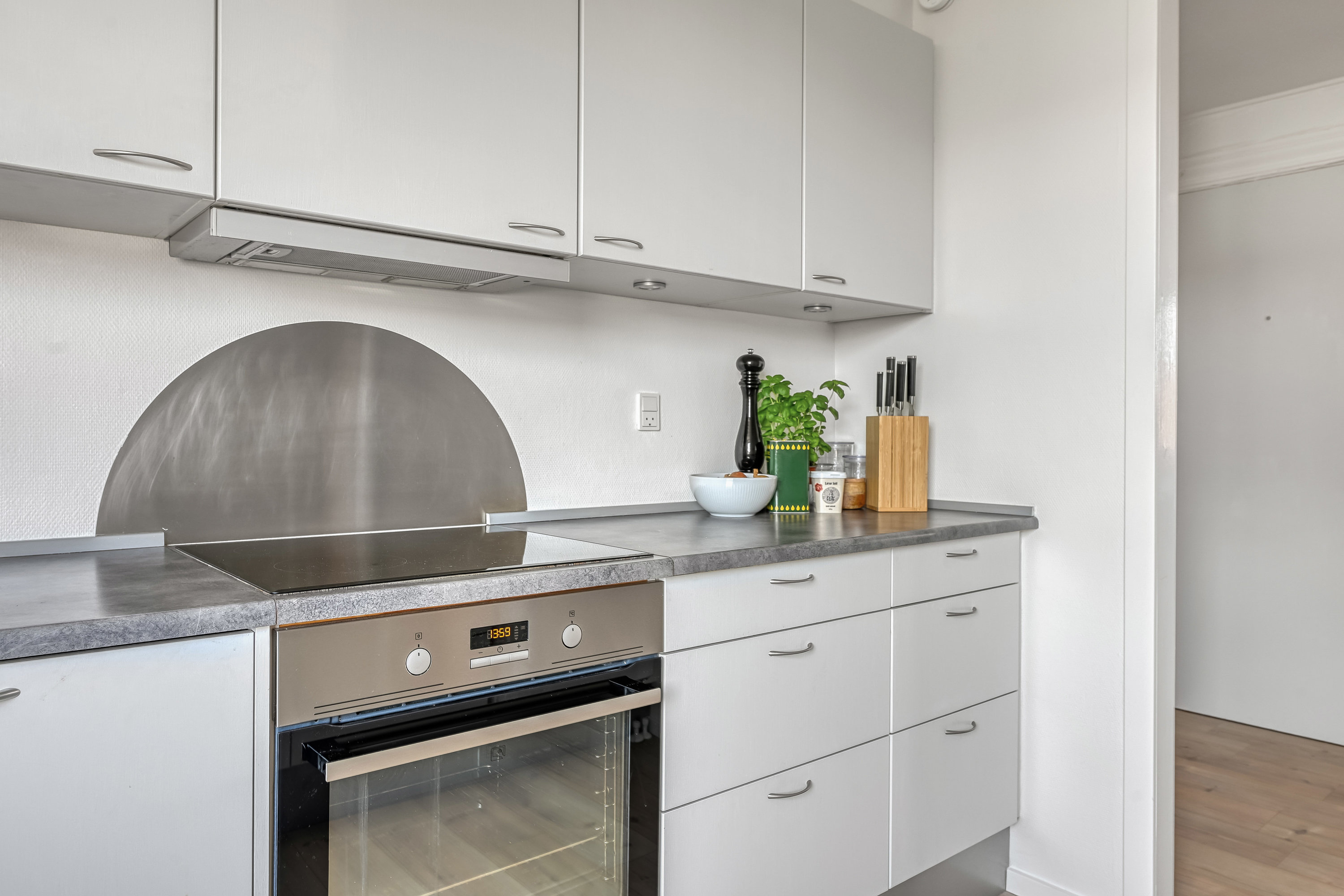 Fremhævet køkken billede i fuldskærmstilstand. Billede af Peder Skrams Gade 5, 2. tv., 6700 Esbjerg