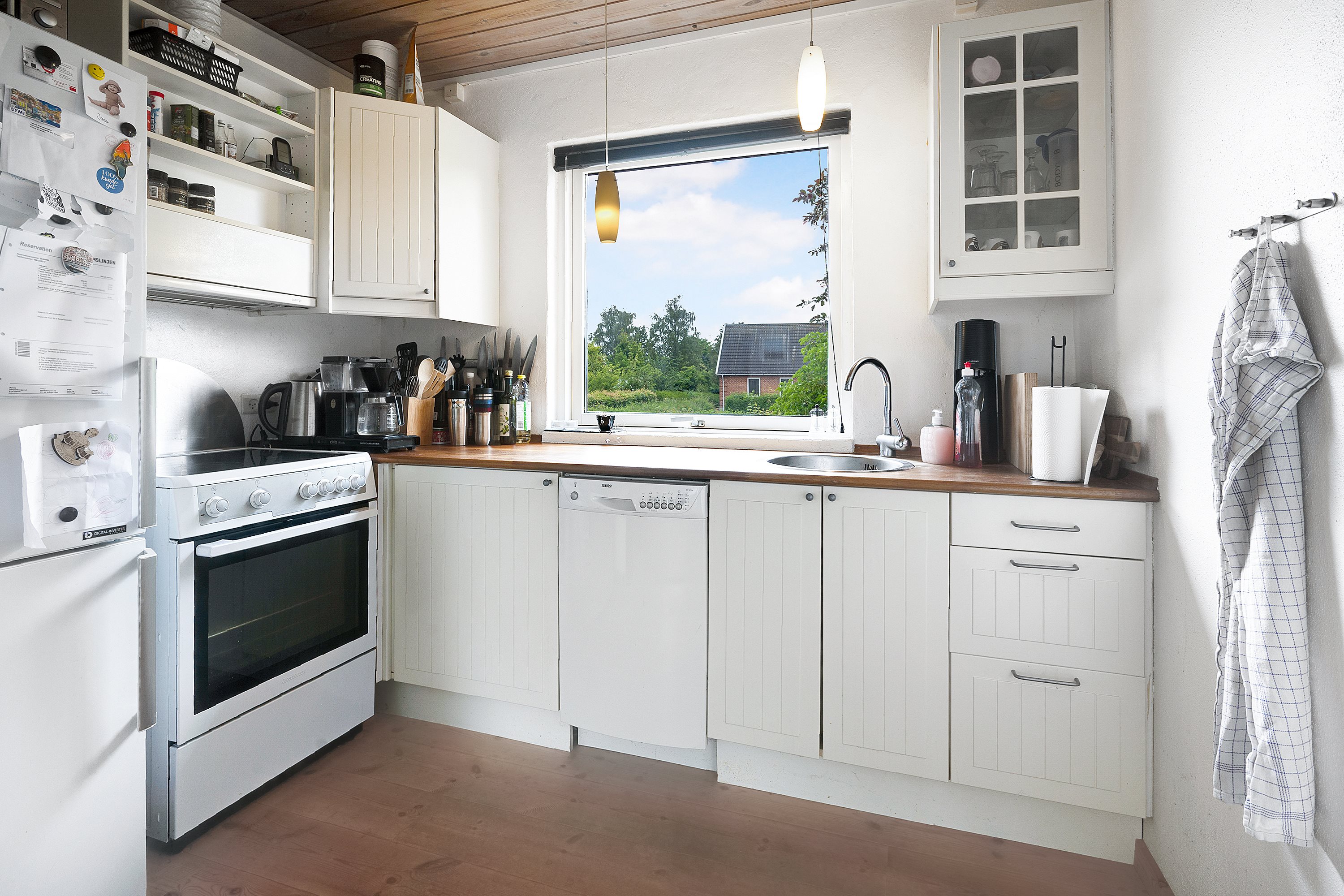 Fremhævet køkken billede i fuldskærmstilstand. Billede af Gjerrild Bygade 44, Gjerrild, 8500 Grenaa