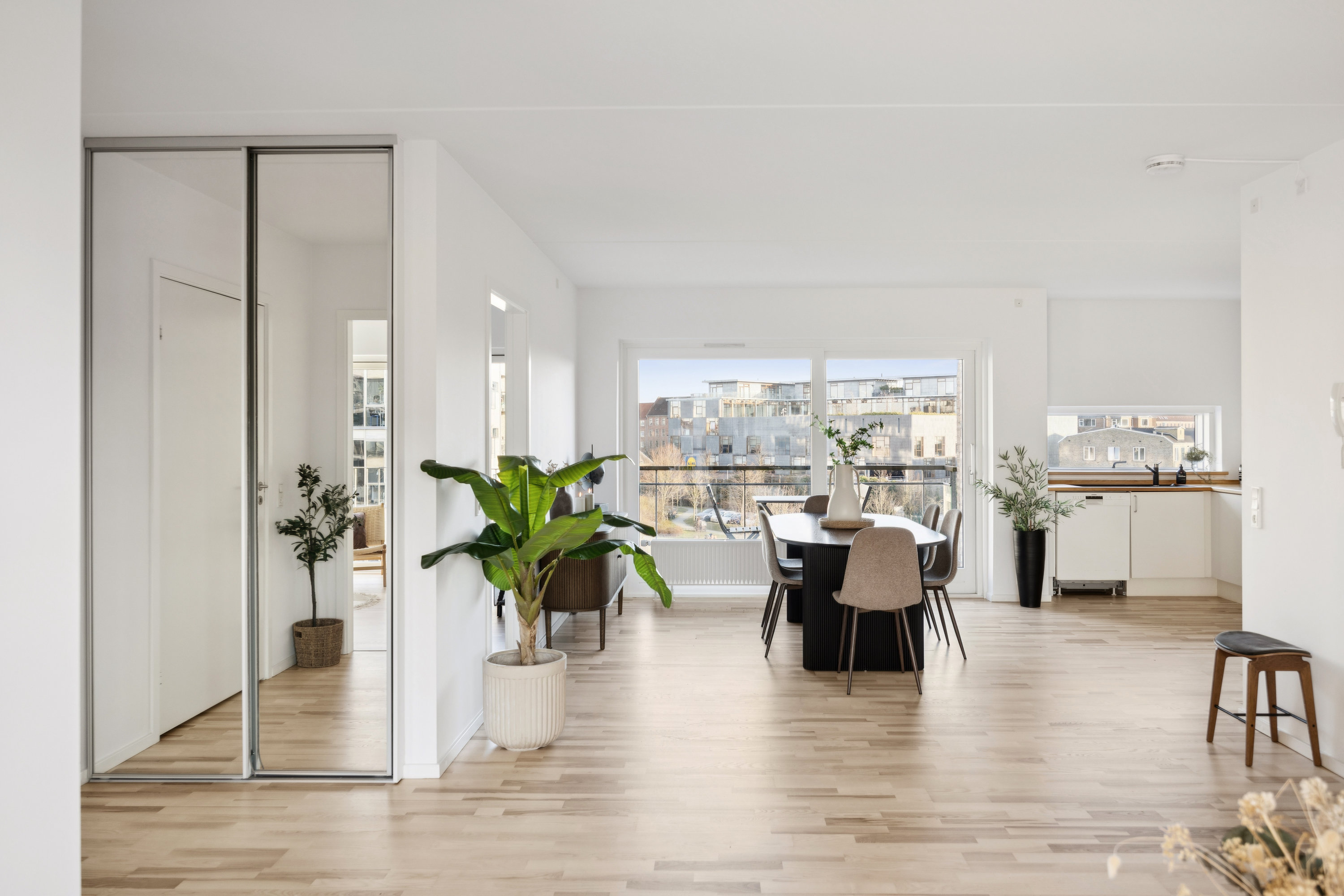 Fremhævet alrum billede i fuldskærmstilstand. Billede af Elga Olgas Vej 3, 3. tv., 2000 Frederiksberg