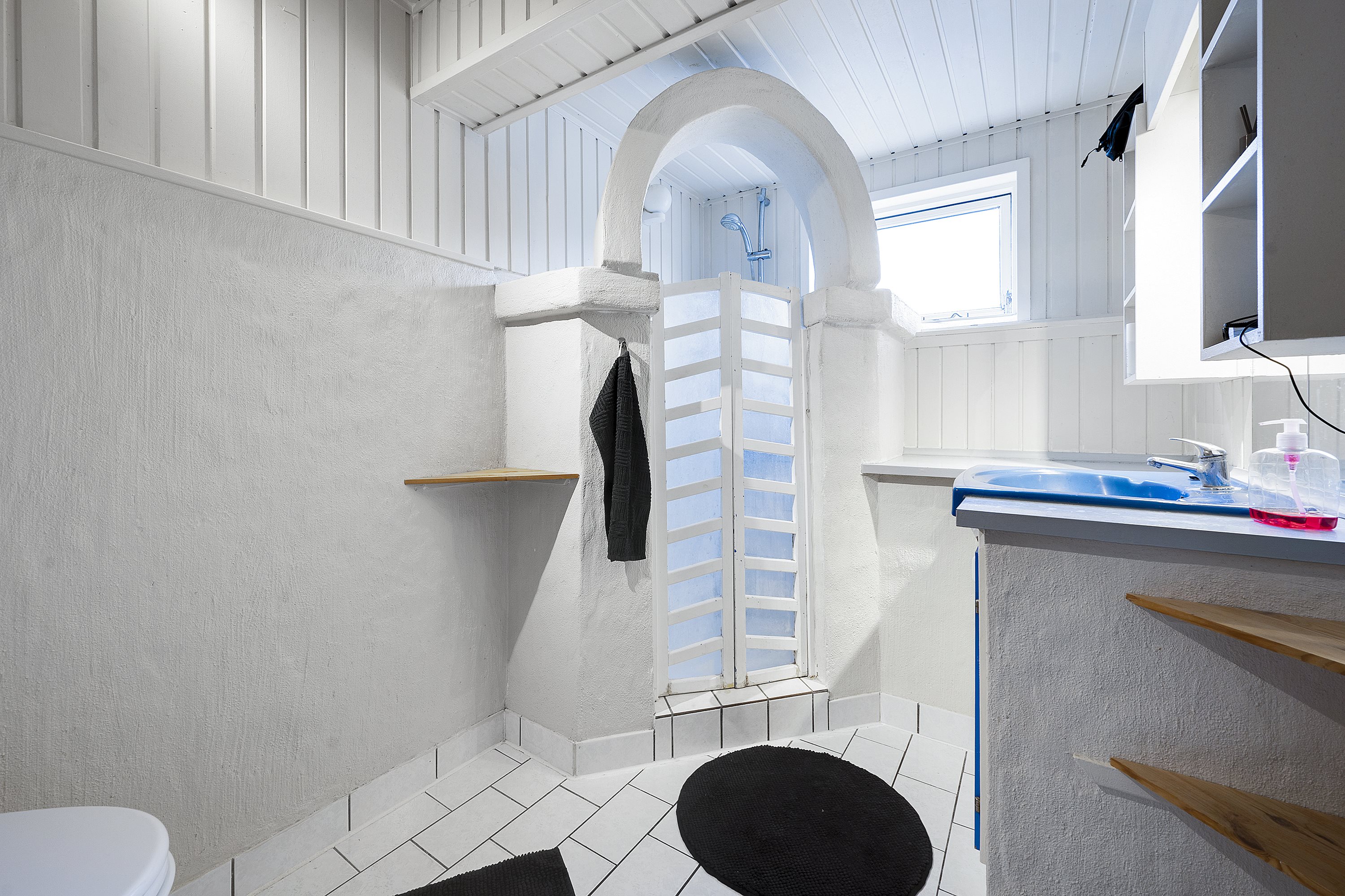 Fremhævet badeværelse billede i fuldskærmstilstand. Billede af Gjerrild Bygade 44, Gjerrild, 8500 Grenaa