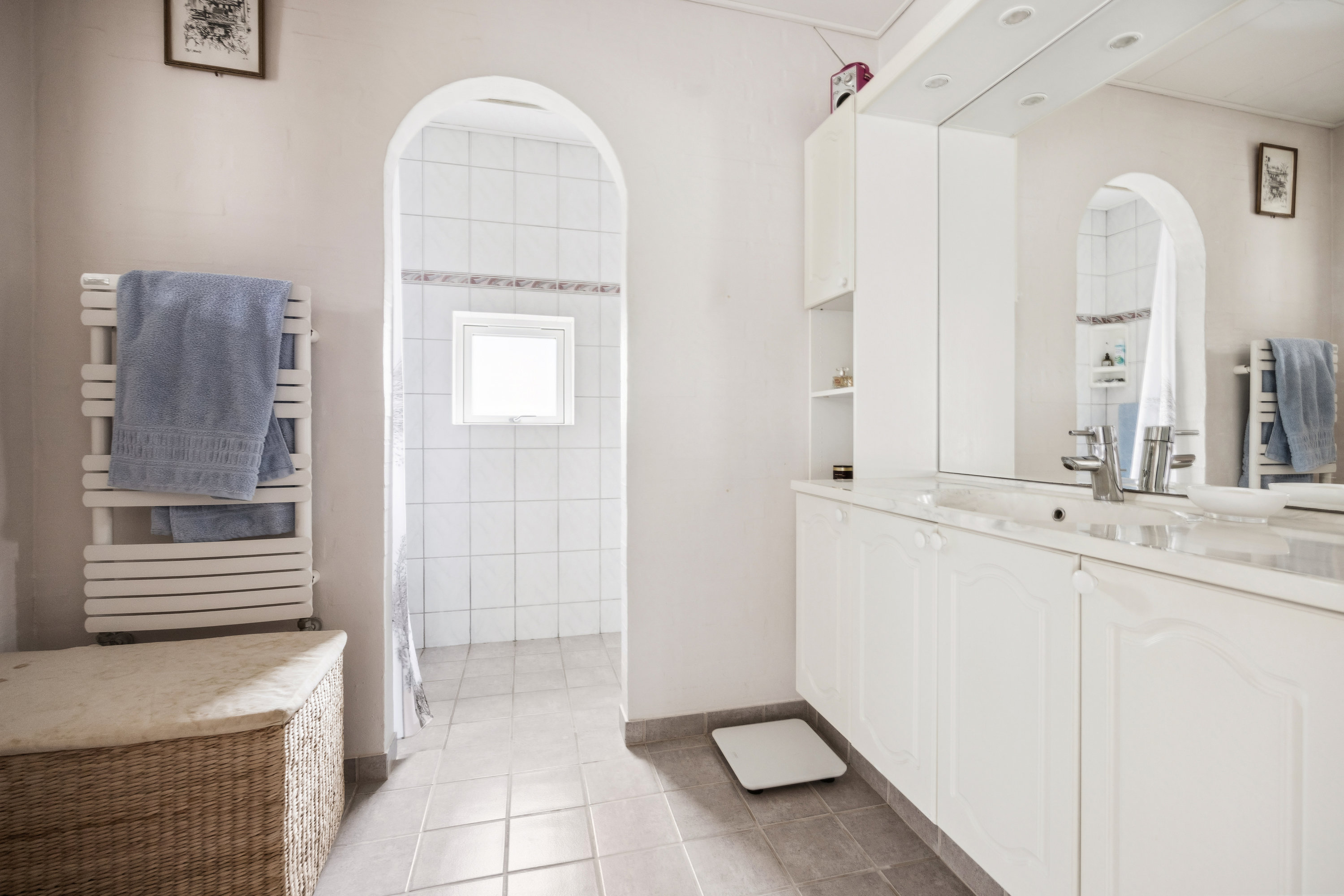 Fremhævet badeværelse billede i fuldskærmstilstand. Billede af Lævej 11, 9881 Bindslev