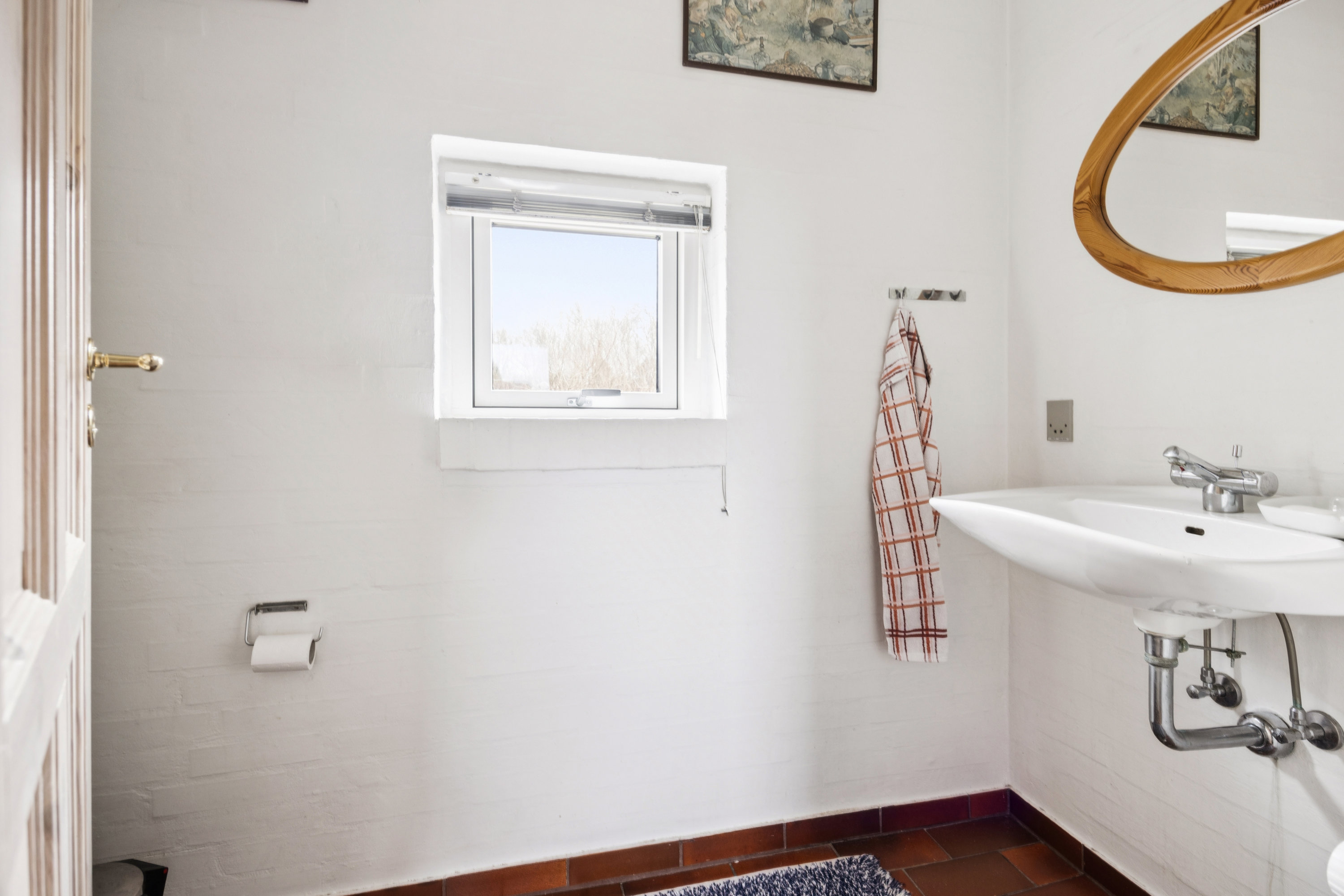 Fremhævet toilet billede i fuldskærmstilstand. Billede af Lævej 11, 9881 Bindslev