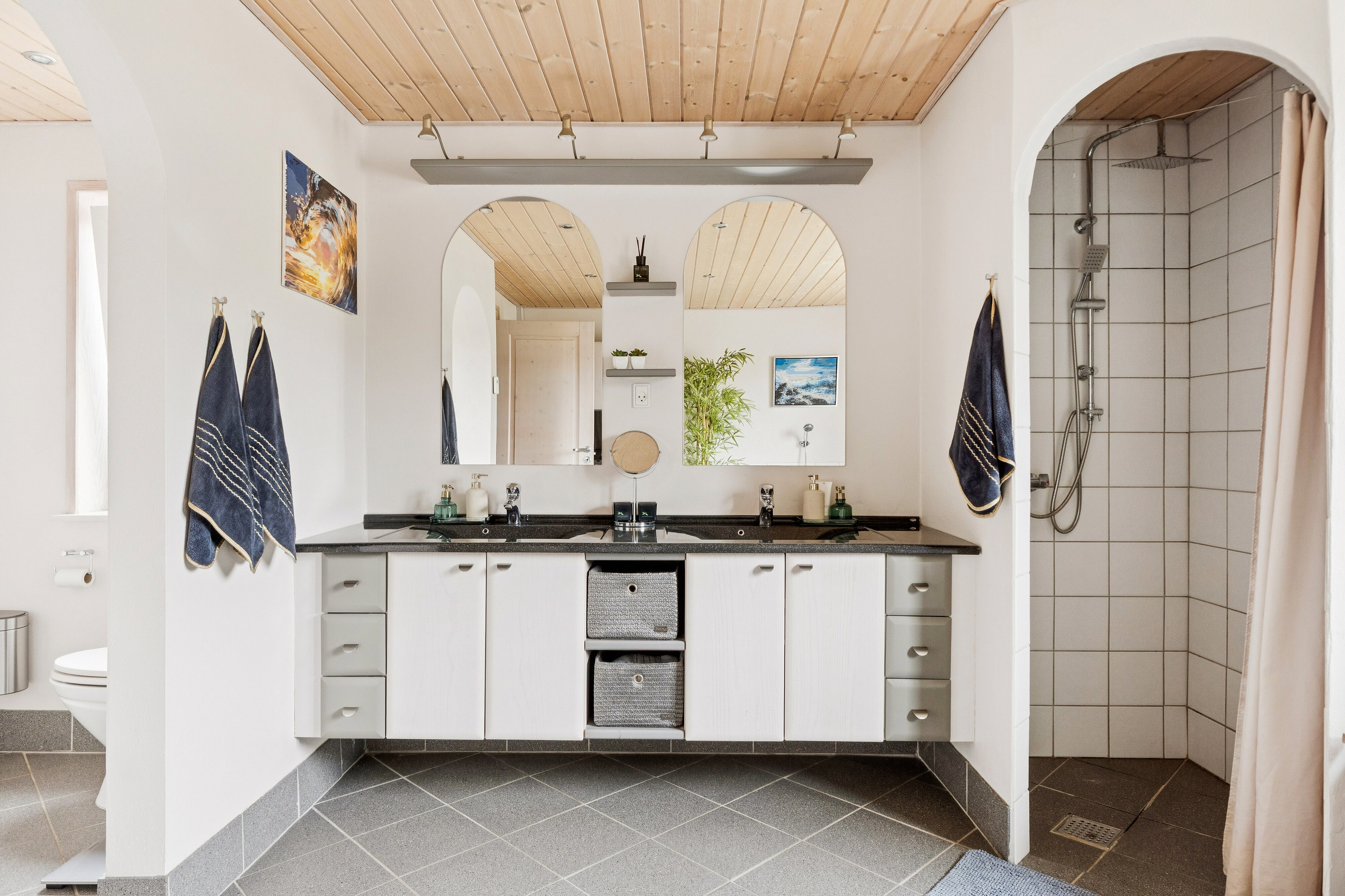 Fremhævet badeværelse billede i fuldskærmstilstand. Billede af Elmevej 2C, 9800 Hjørring