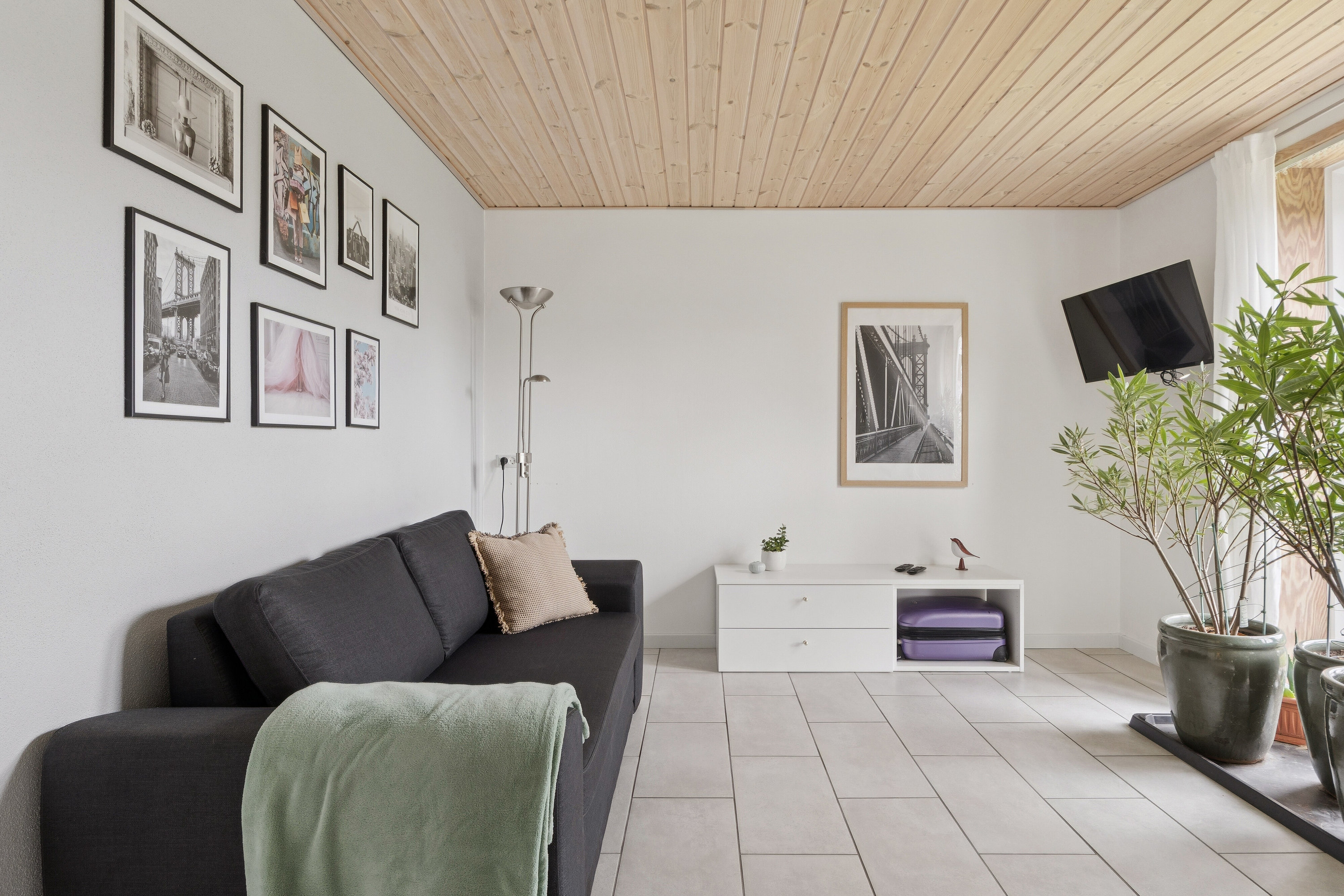 Fremhævet stue billede i fuldskærmstilstand. Billede af Elmevej 2C, 9800 Hjørring