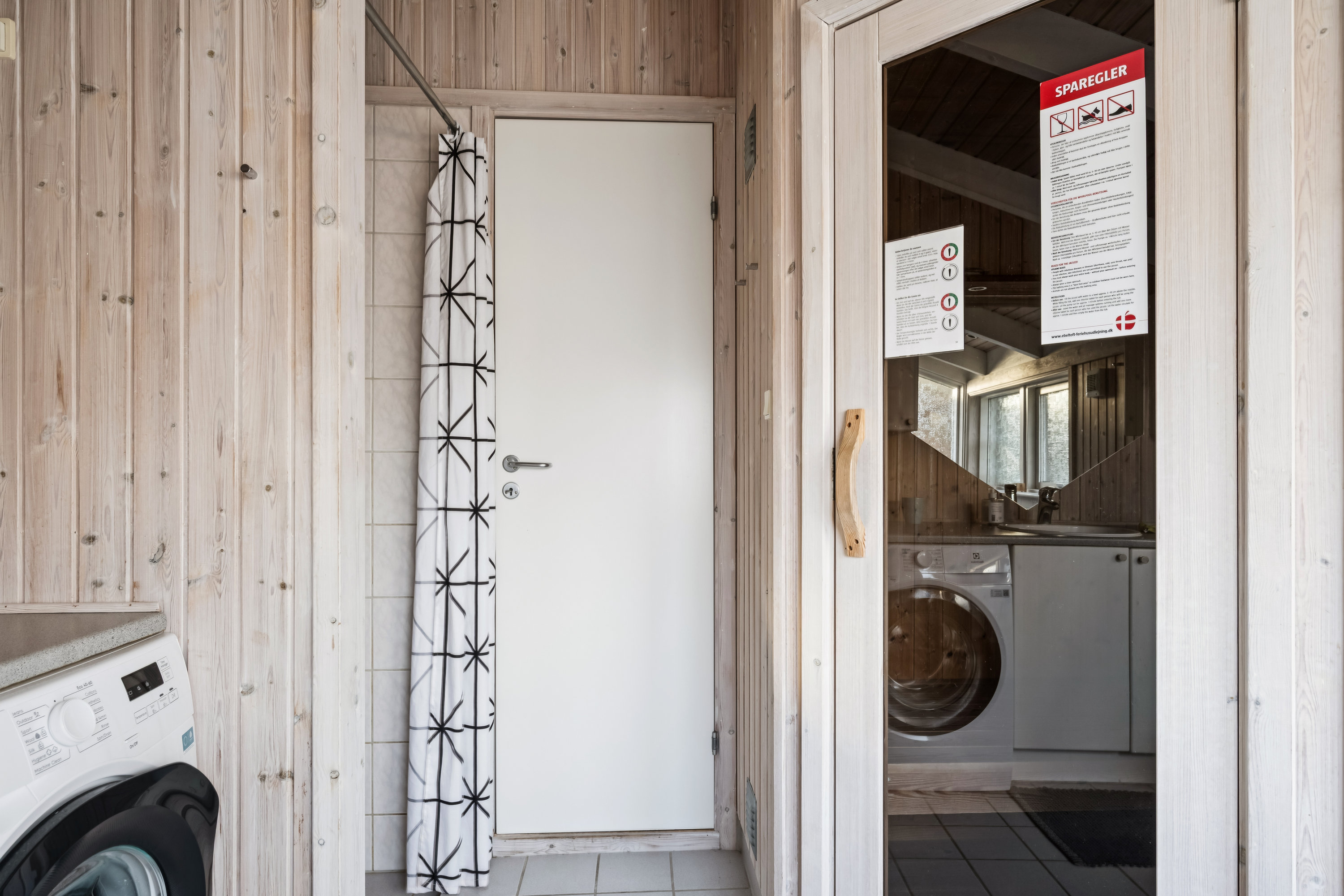 Fremhævet badeværelse billede i fuldskærmstilstand. Billede af Mågevangen 20A, Lyngsbæk Strand, 8400 Ebeltoft