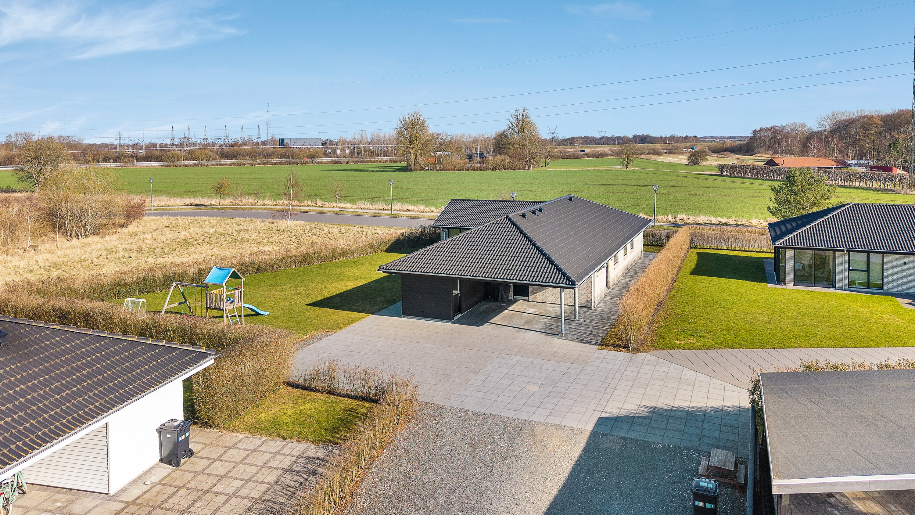 Fremhævet facade billede i fuldskærmstilstand. Billede af Riddersporen 9, Fraugde, 5220 Odense SØ