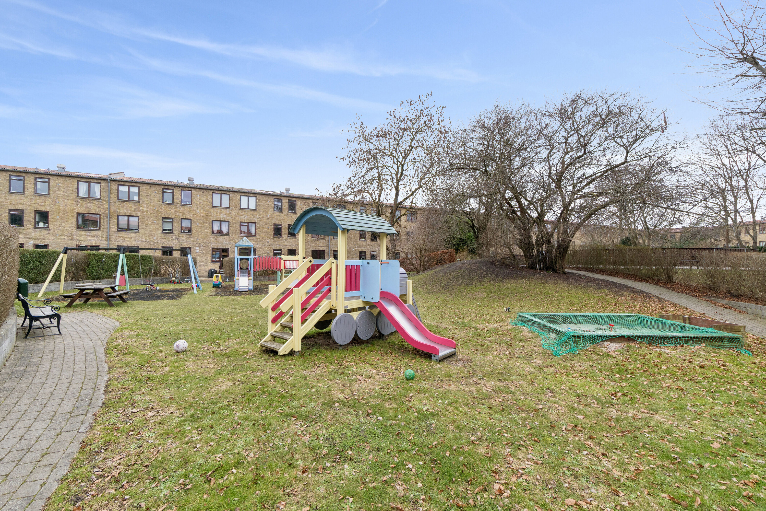 Fremhævet gårdmiljø billede i fuldskærmstilstand. Billede af Ellebjergvej 21, 2. tv., 2450 København SV