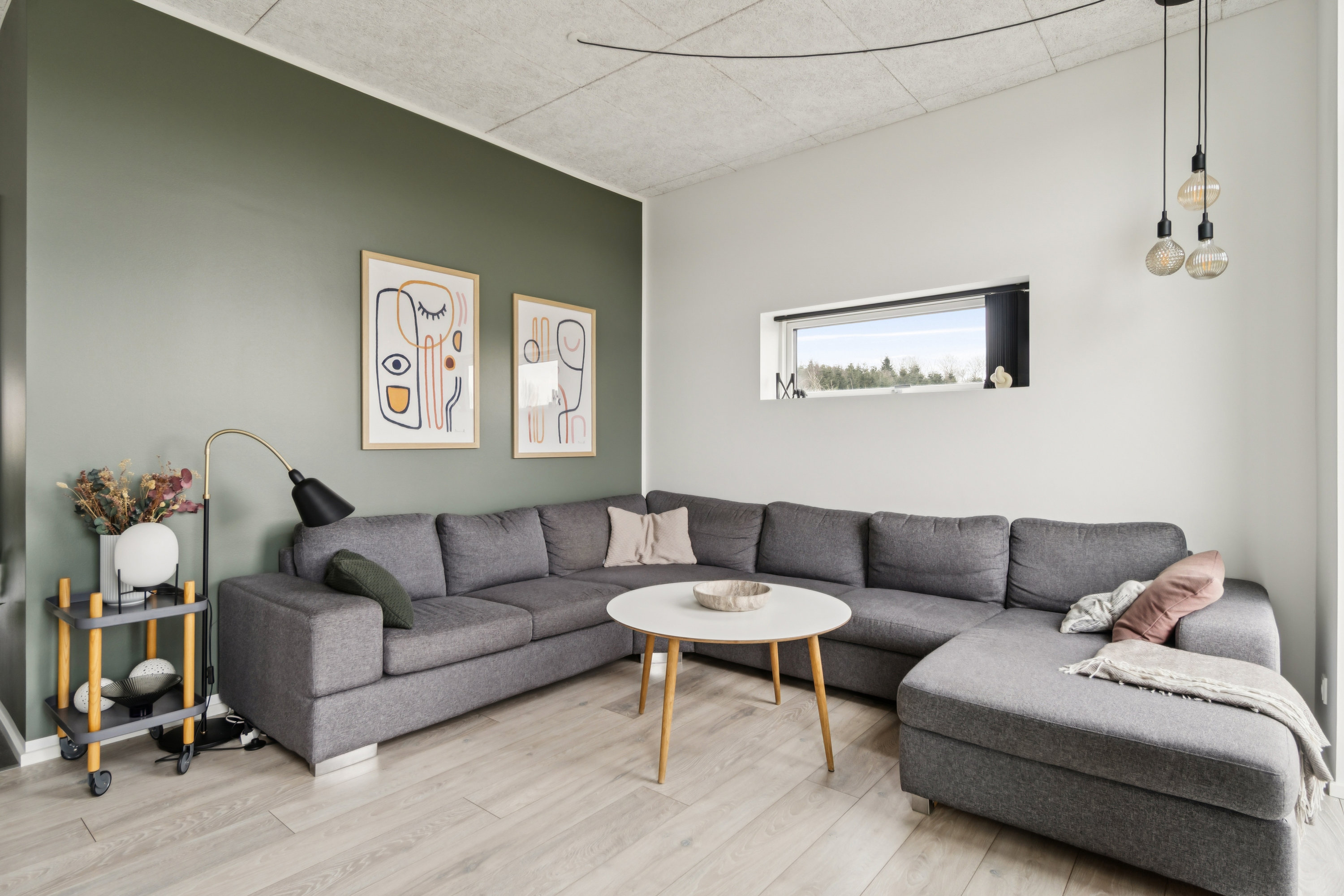 Fremhævet stue billede i fuldskærmstilstand. Billede af Møgelvang 1, 8800 Viborg