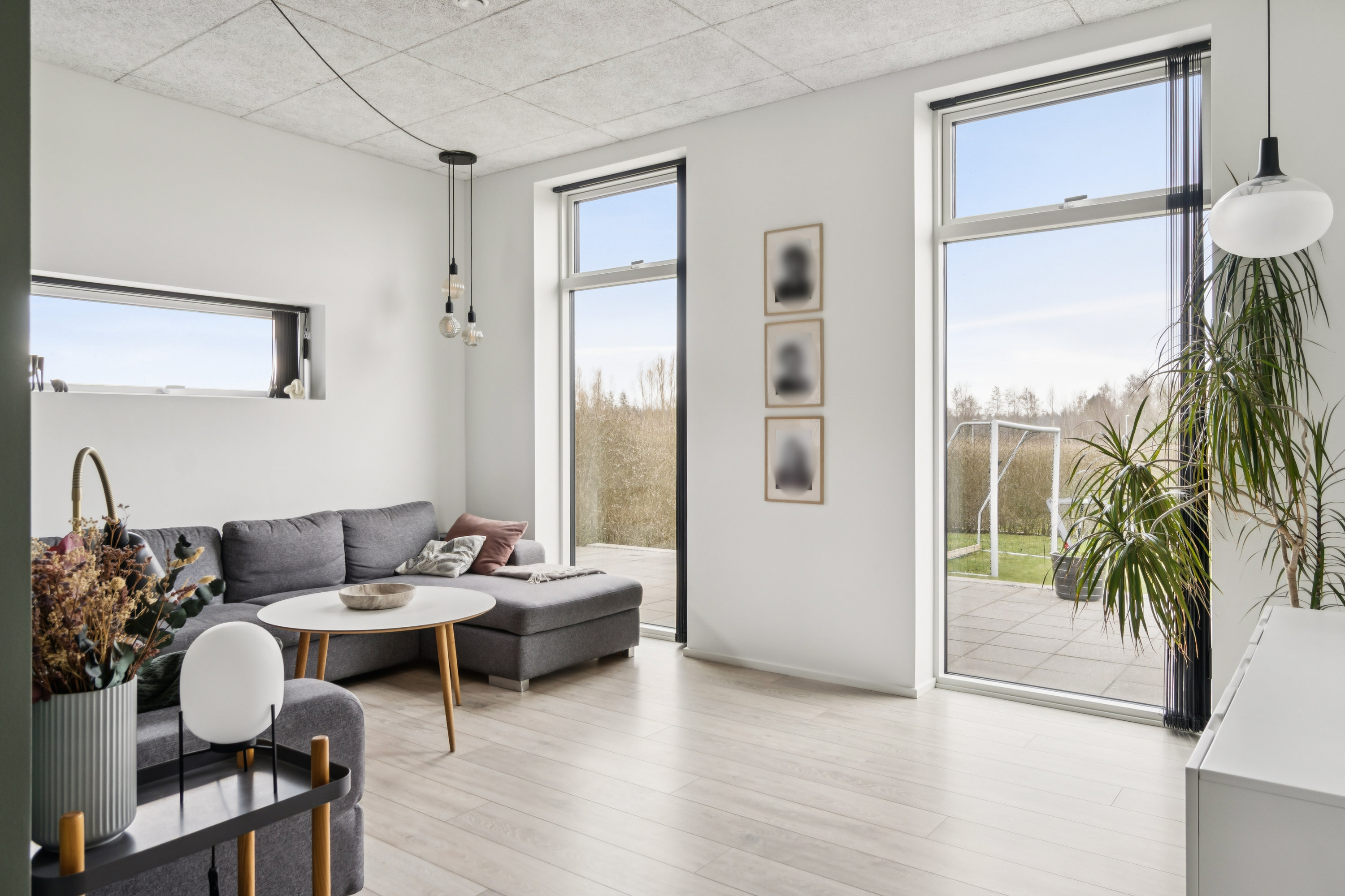 Fremhævet stue billede i fuldskærmstilstand. Billede af Møgelvang 1, 8800 Viborg