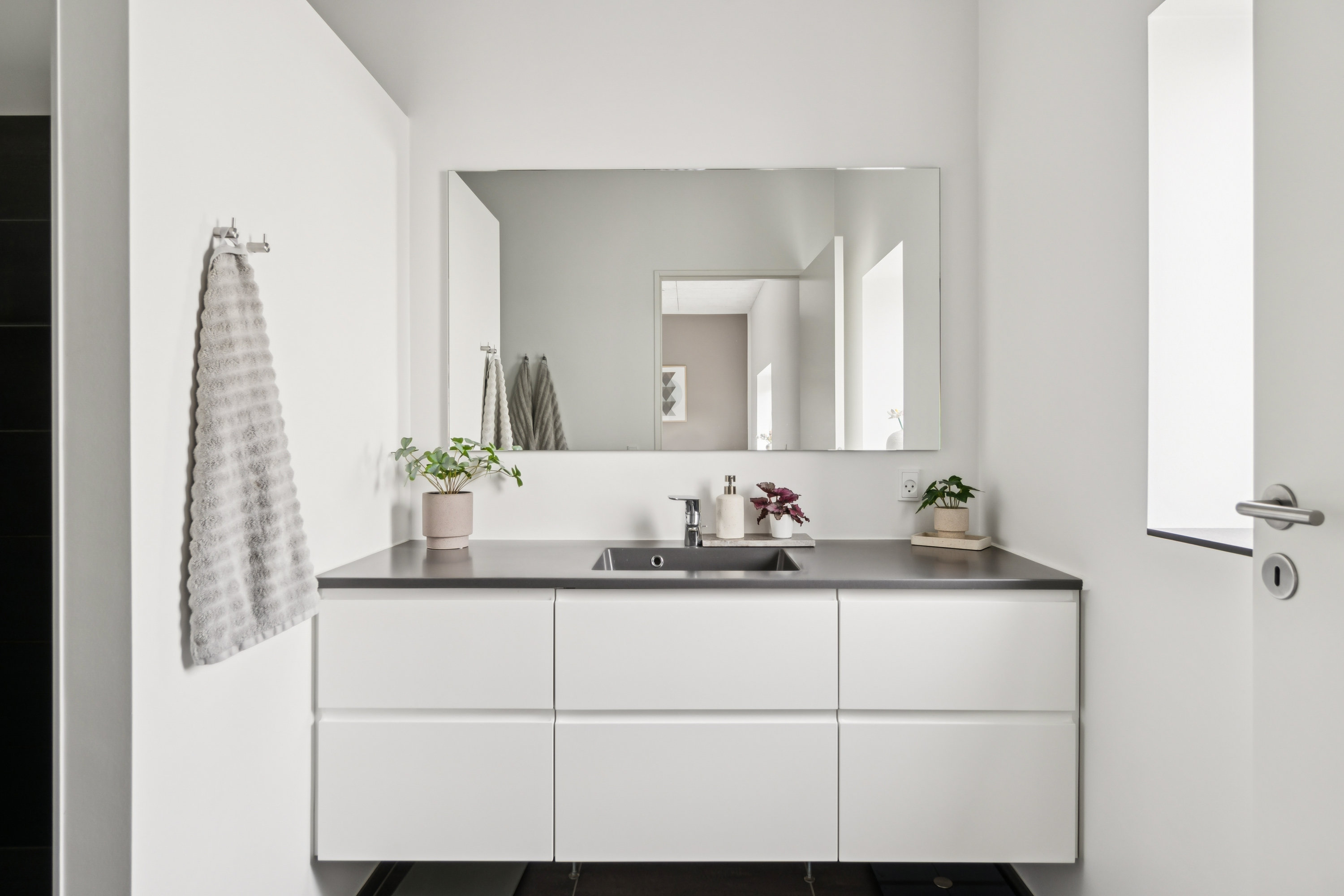 Fremhævet badeværelse billede i fuldskærmstilstand. Billede af Møgelvang 1, 8800 Viborg