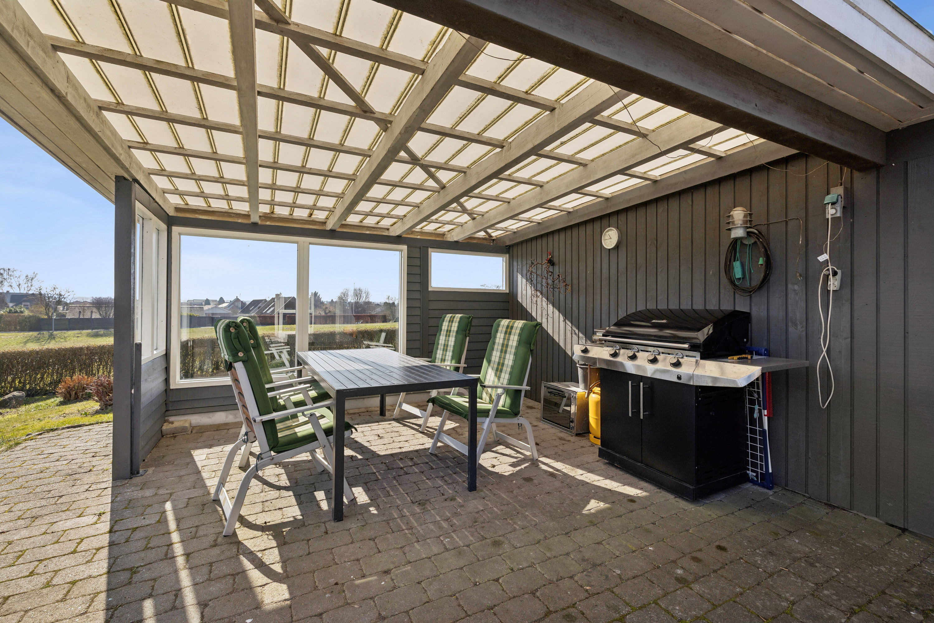 Fremhævet overdækket terrasse billede i fuldskærmstilstand. Billede af Wandallsparken 58, 5700 Svendborg