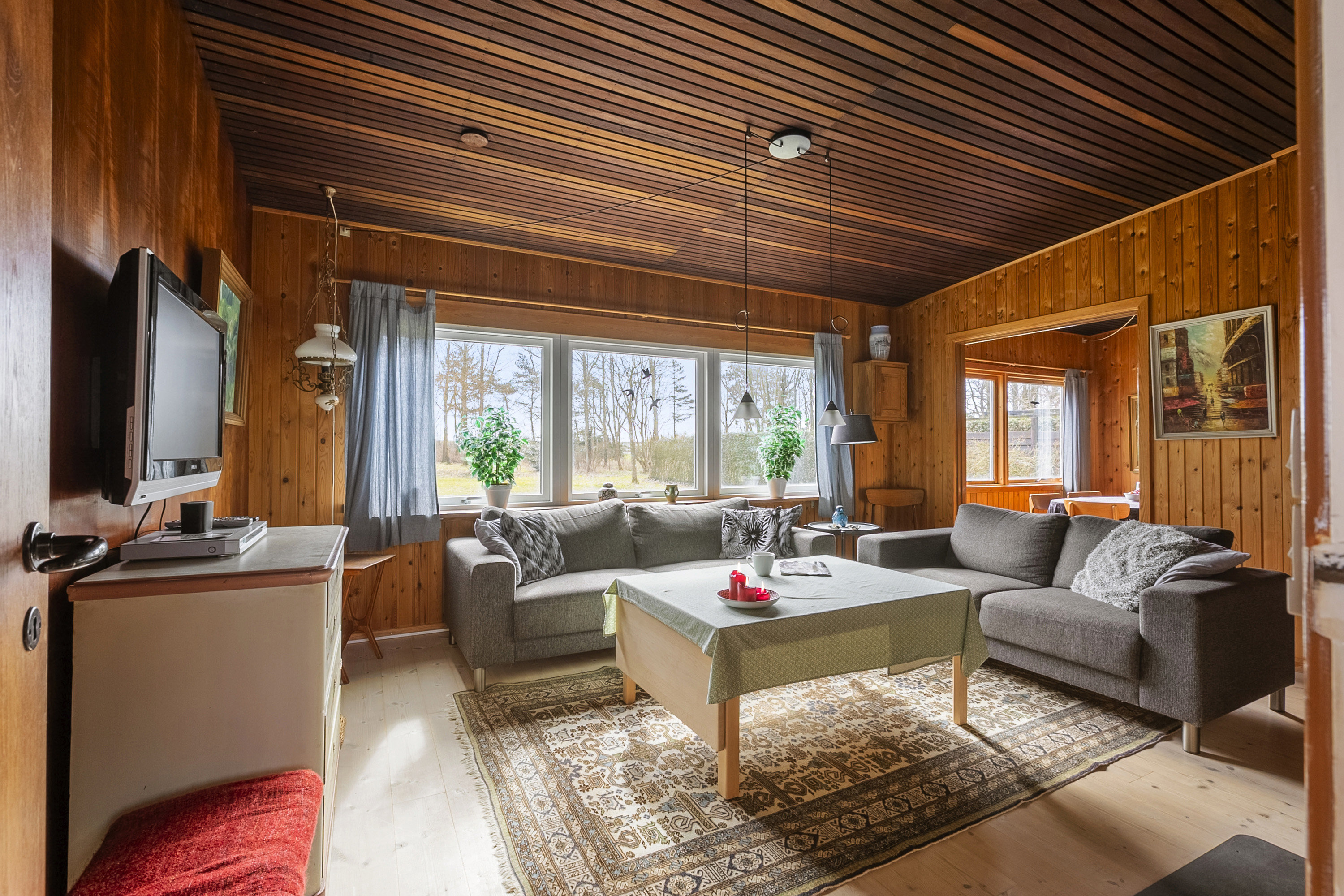 Fremhævet stue billede i fuldskærmstilstand. Billede af Rønnemose 30, Skovmose, 6470 Sydals