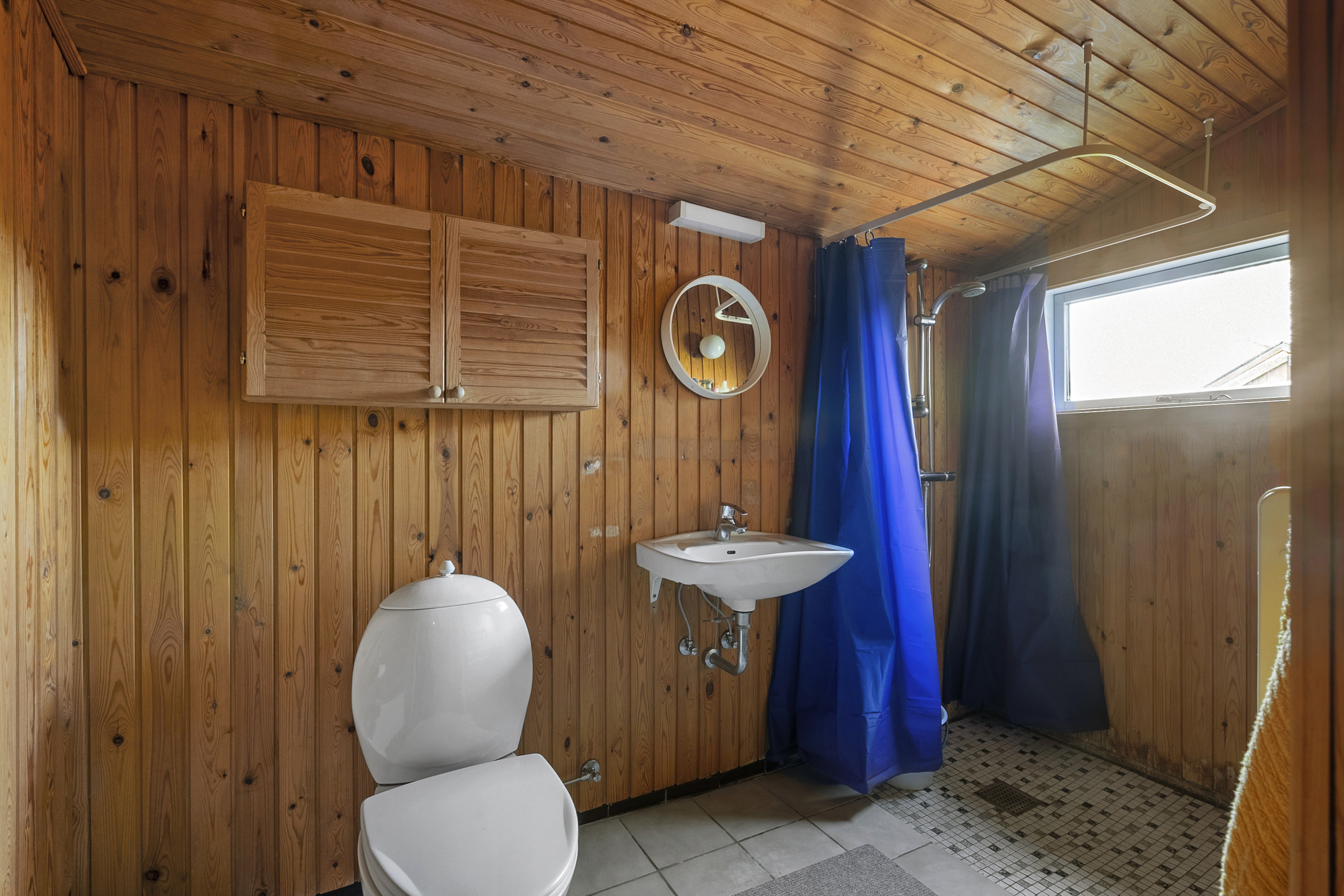 Fremhævet badeværelse billede i fuldskærmstilstand. Billede af Rønnemose 30, Skovmose, 6470 Sydals