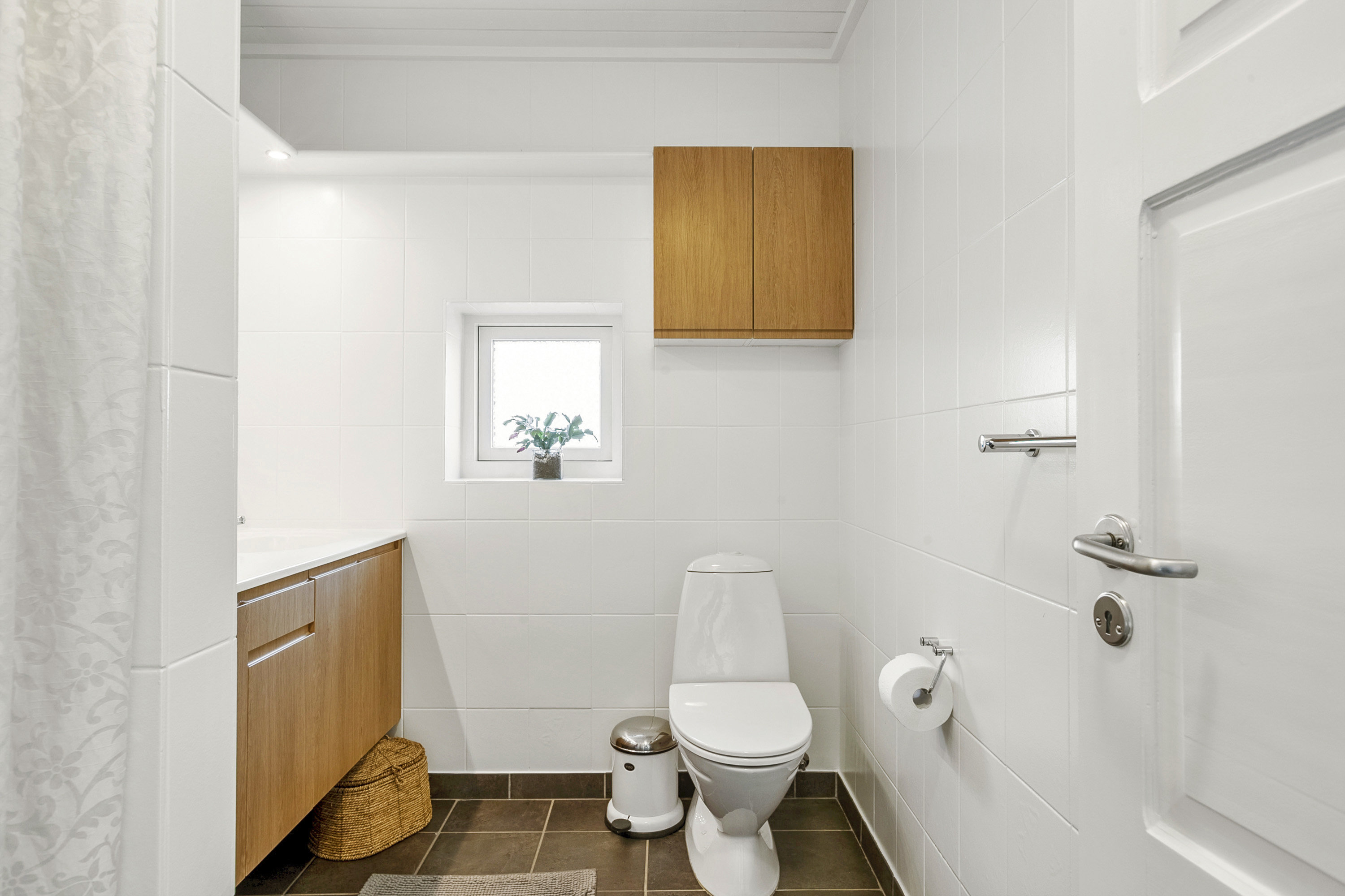 Fremhævet badeværelse billede i fuldskærmstilstand. Billede af Husholt 8, 6200 Aabenraa