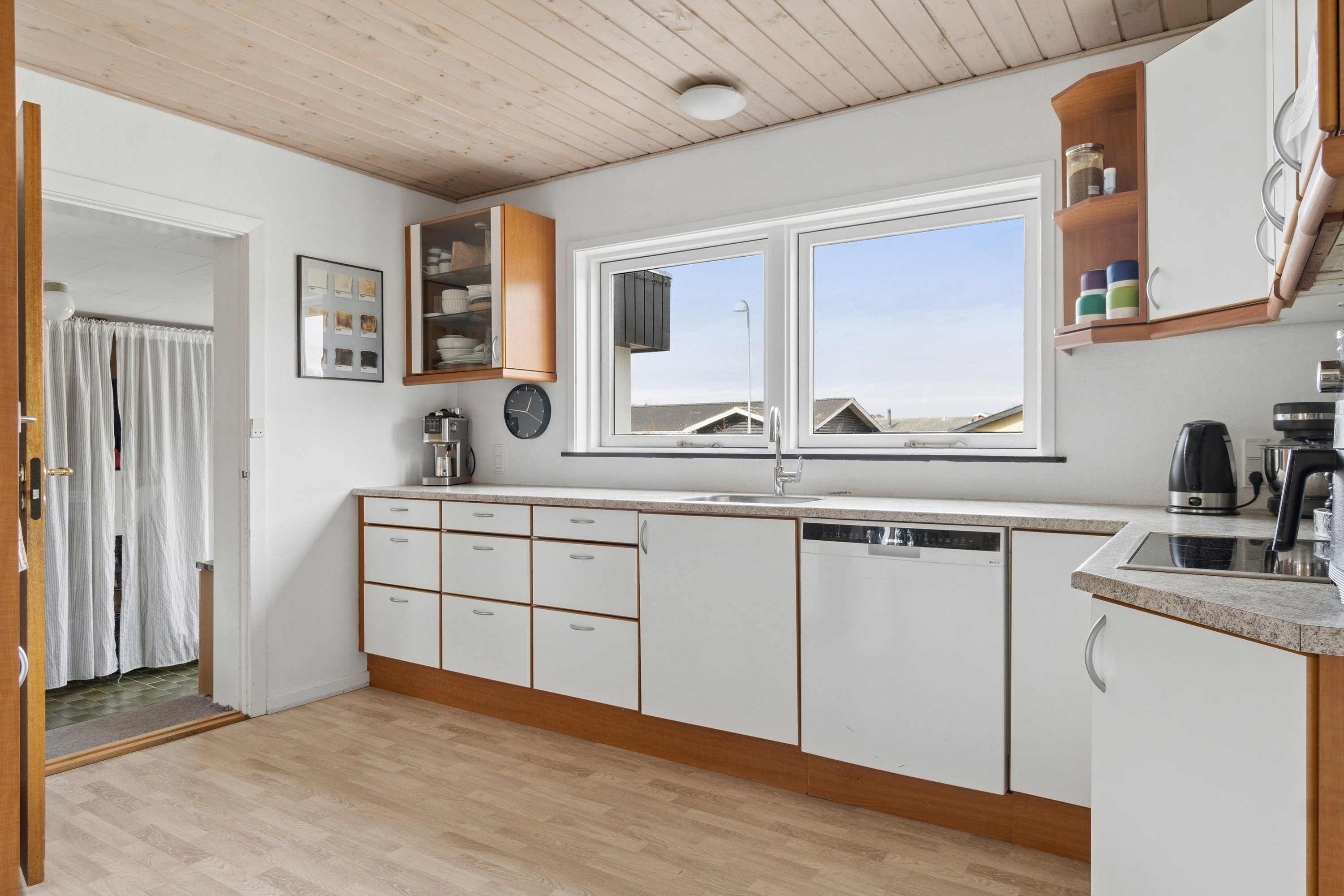 Fremhævet køkken billede i fuldskærmstilstand. Billede af Drosselvej 1, 4230 Skælskør