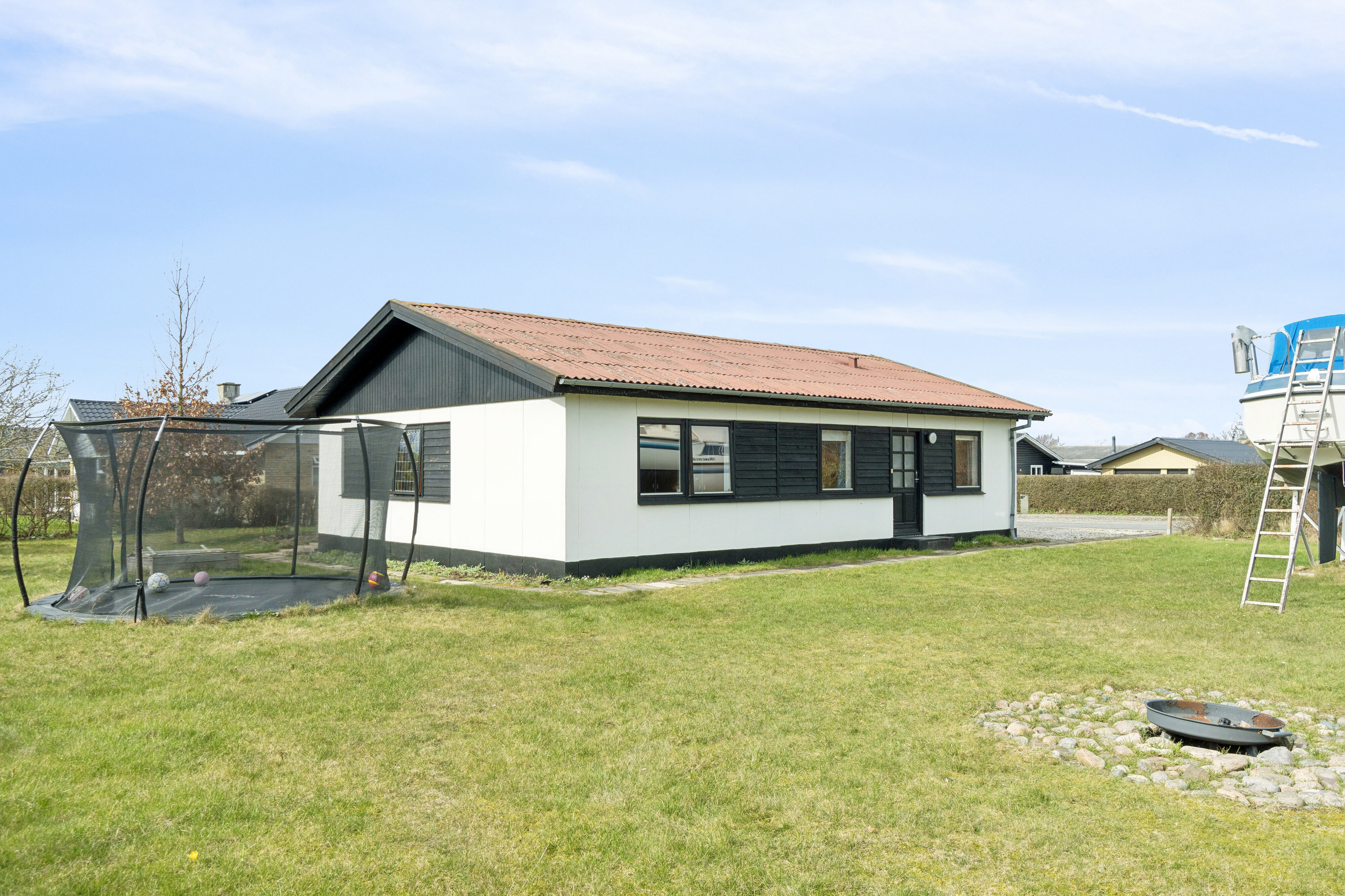 Fremhævet set fra haven billede i fuldskærmstilstand. Billede af Drosselvej 1, 4230 Skælskør