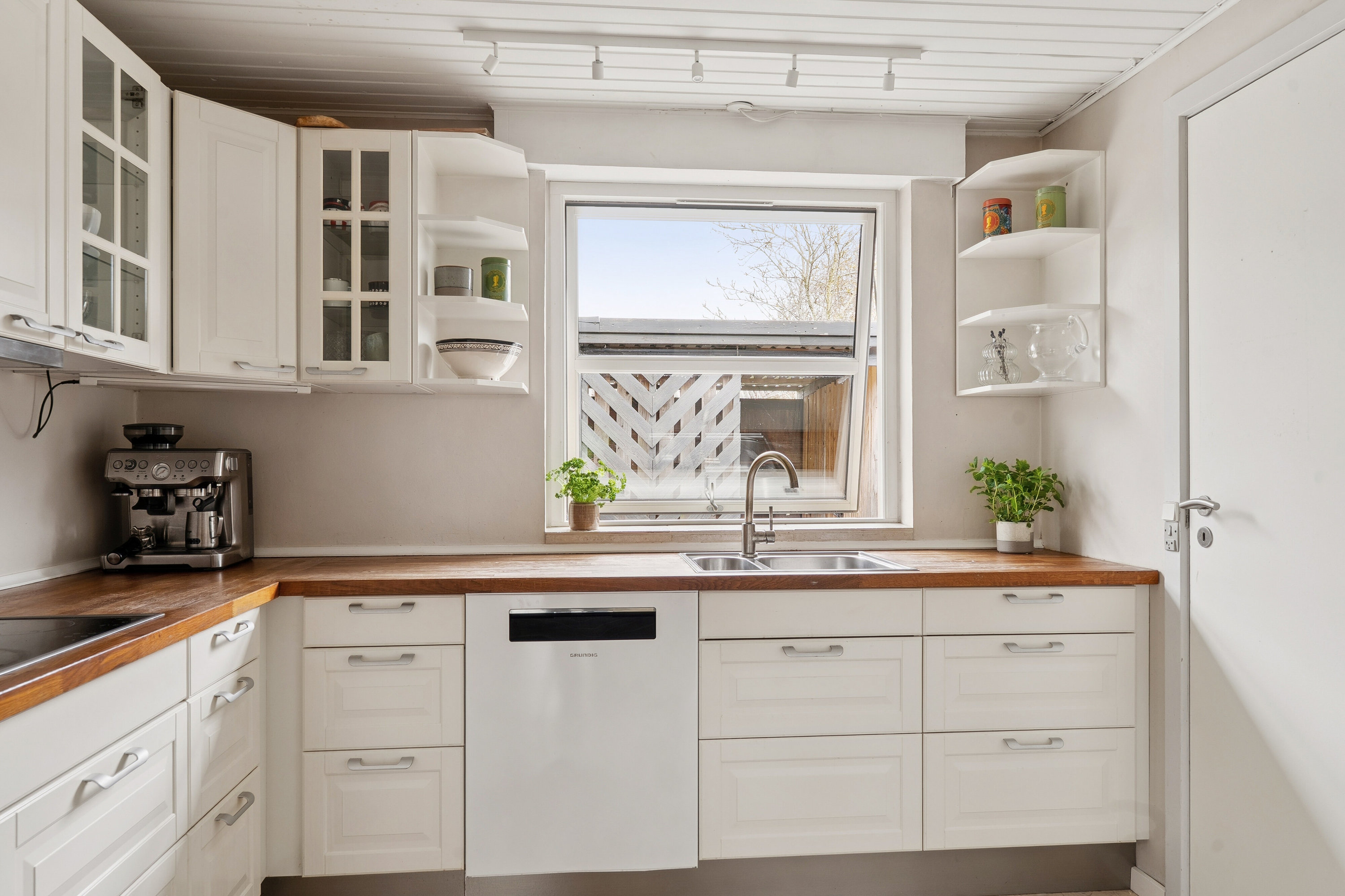 Fremhævet køkken billede i fuldskærmstilstand. Billede af Egelyvej 6, 4720 Præstø