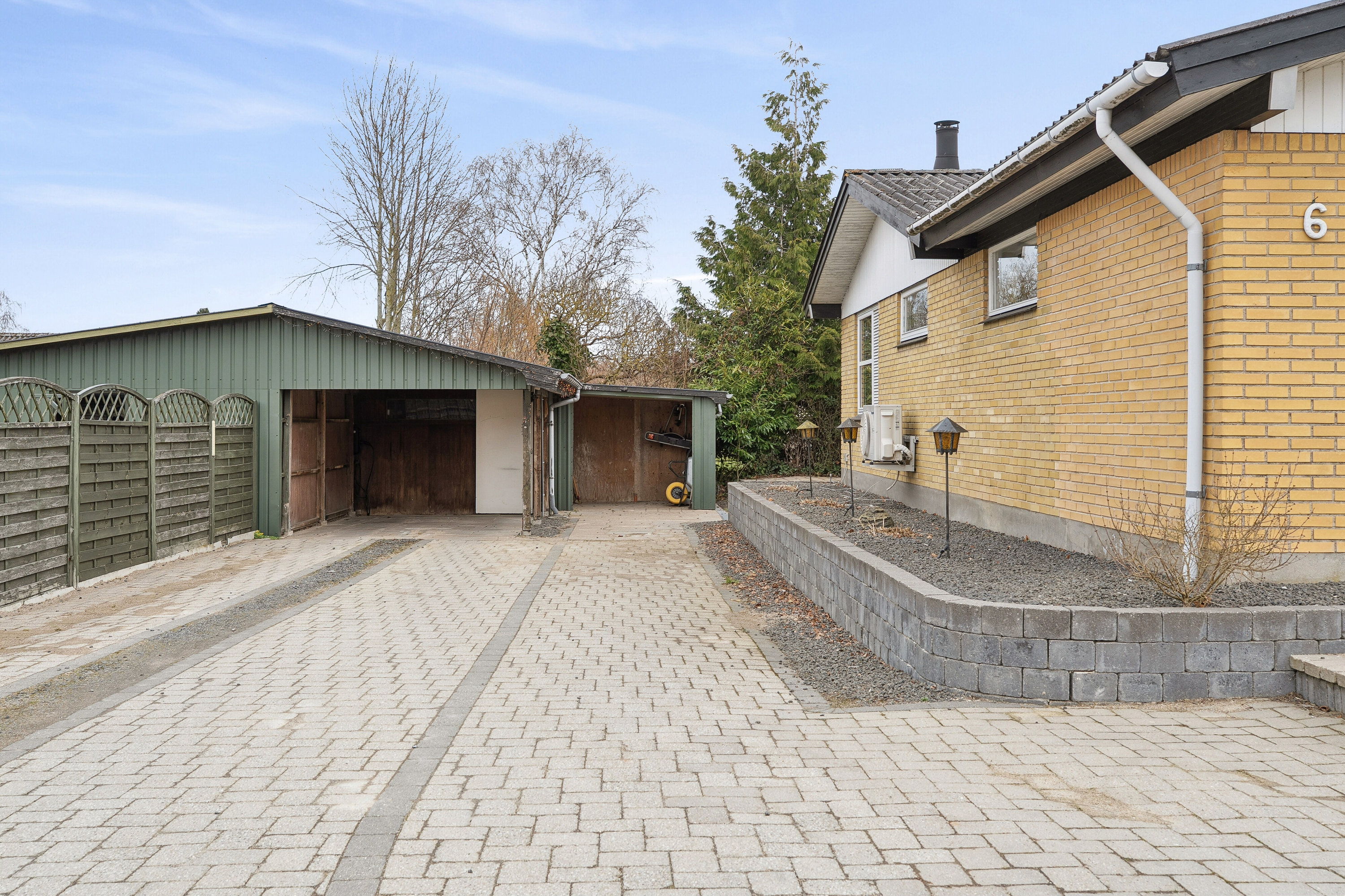 Fremhævet set fra haven billede i fuldskærmstilstand. Billede af Egelyvej 6, 4720 Præstø