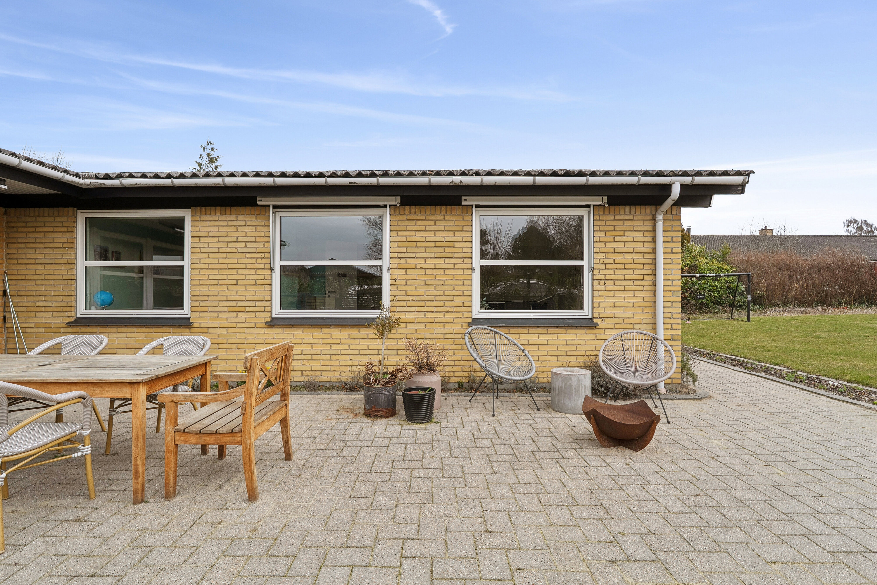 Fremhævet set fra haven billede i fuldskærmstilstand. Billede af Egelyvej 6, 4720 Præstø