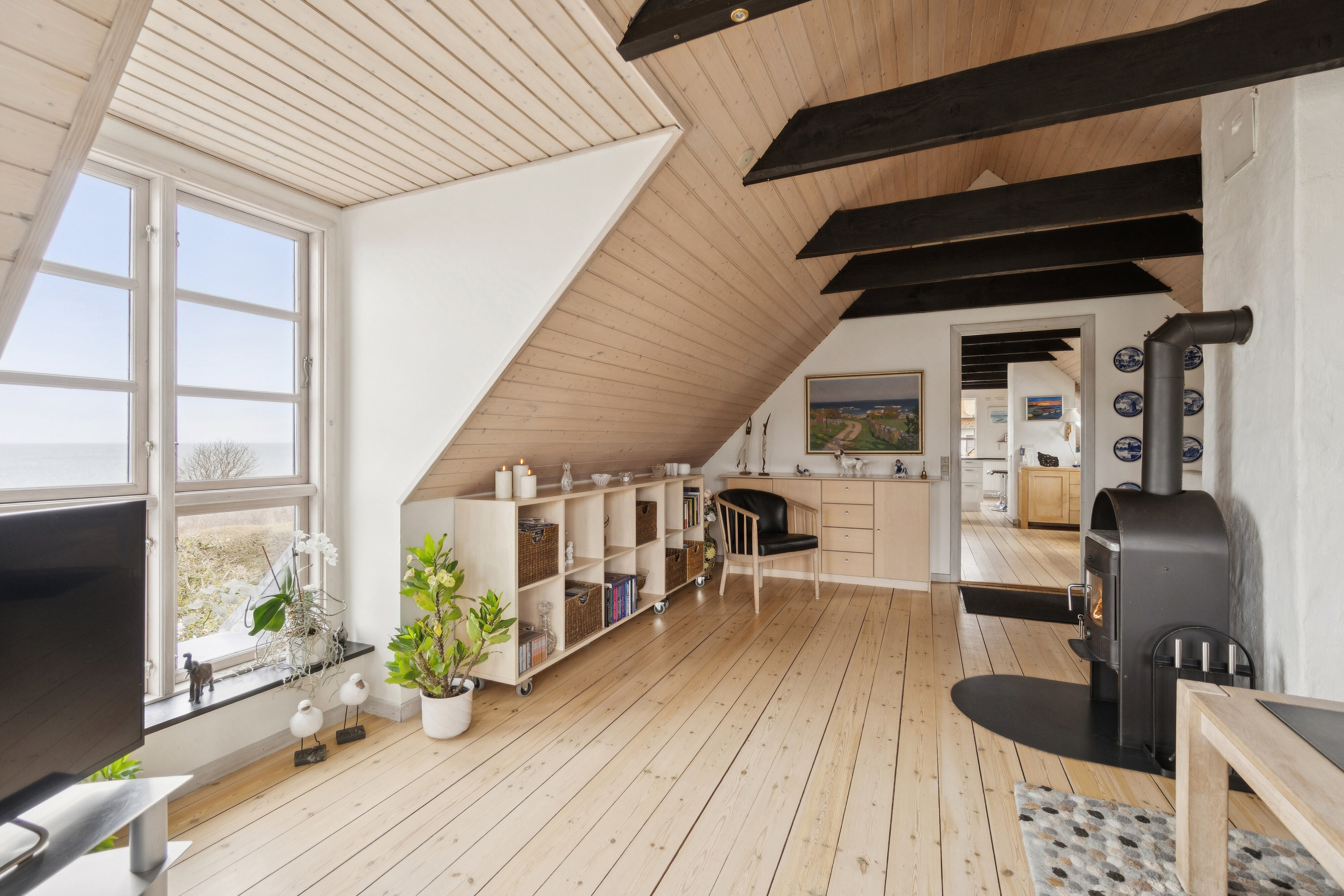 Fremhævet stue billede i fuldskærmstilstand. Billede af Bølshavn 29C, Bølshavn, 3740 Svaneke