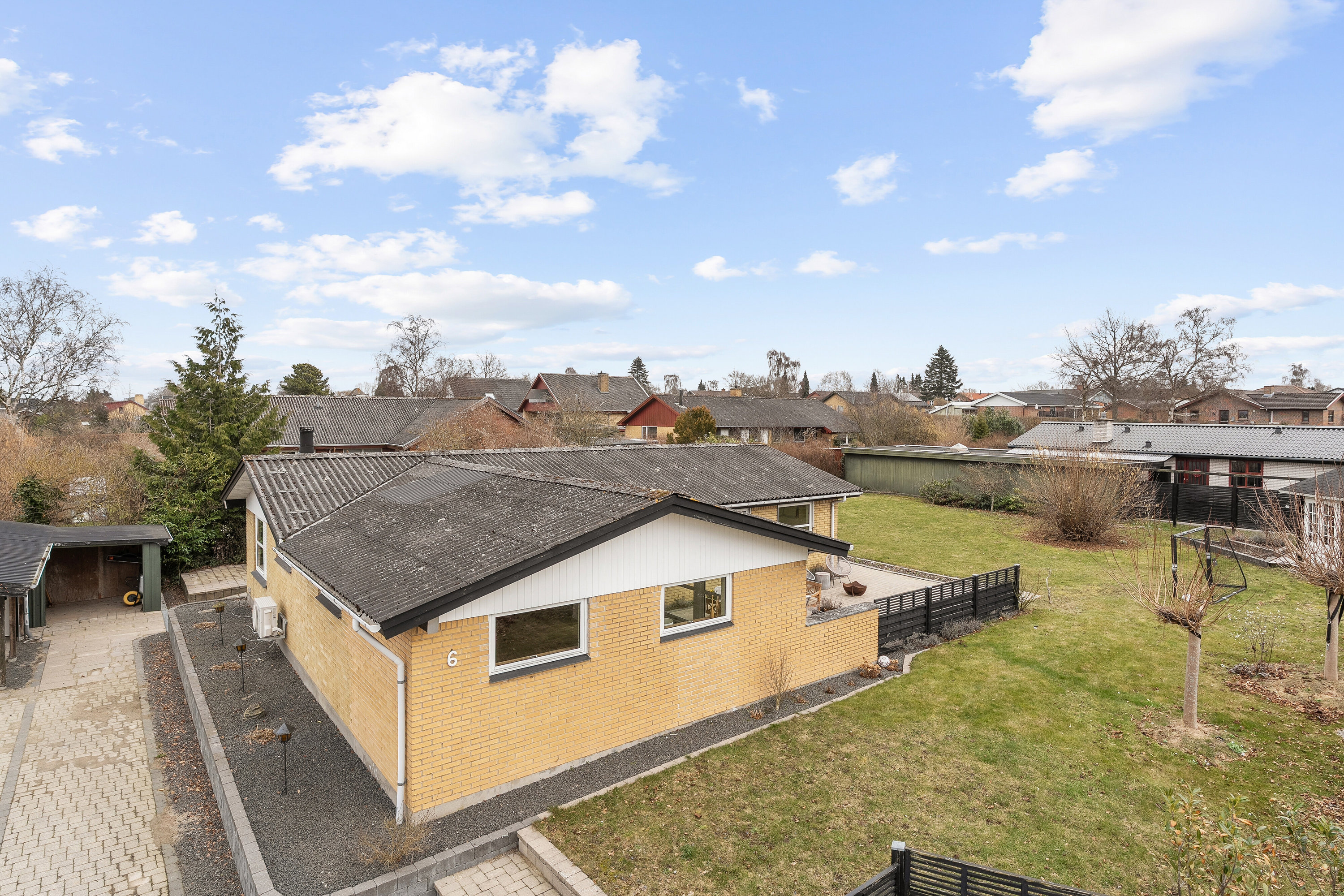 Fremhævet set fra haven billede i fuldskærmstilstand. Billede af Egelyvej 6, 4720 Præstø