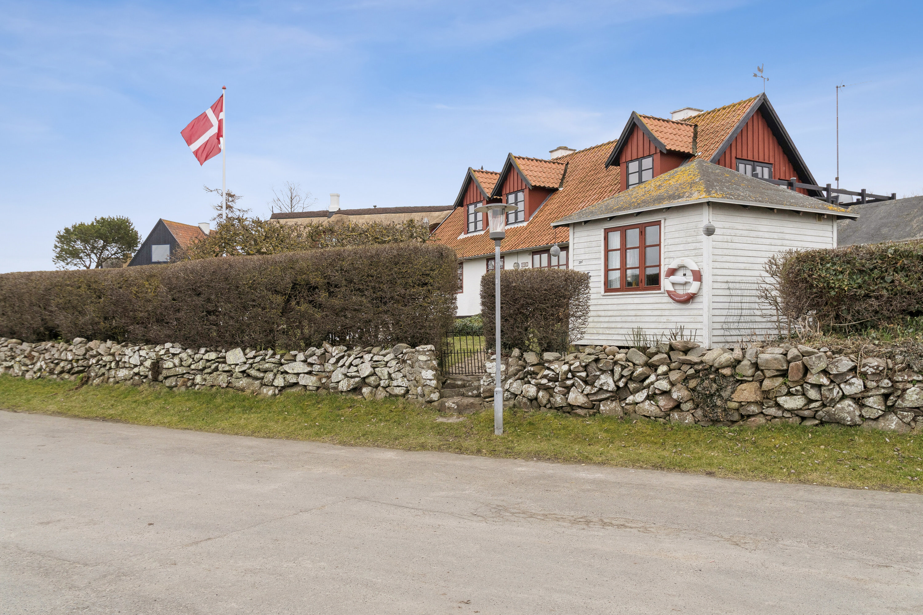 Fremhævet set fra haven billede i fuldskærmstilstand. Billede af Bølshavn 29C, Bølshavn, 3740 Svaneke