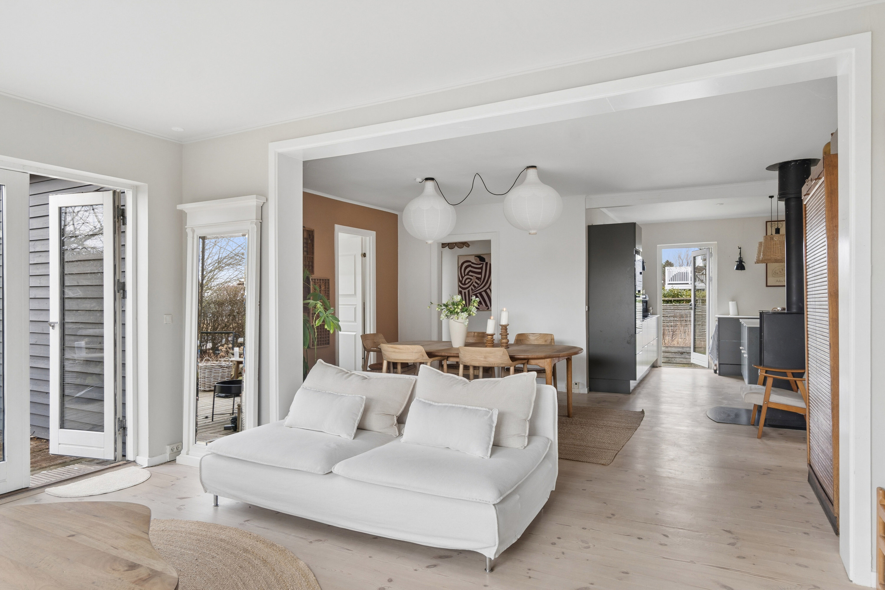 Fremhævet stue billede i fuldskærmstilstand. Billede af Sennepsbakken 22, 3100 Hornbæk