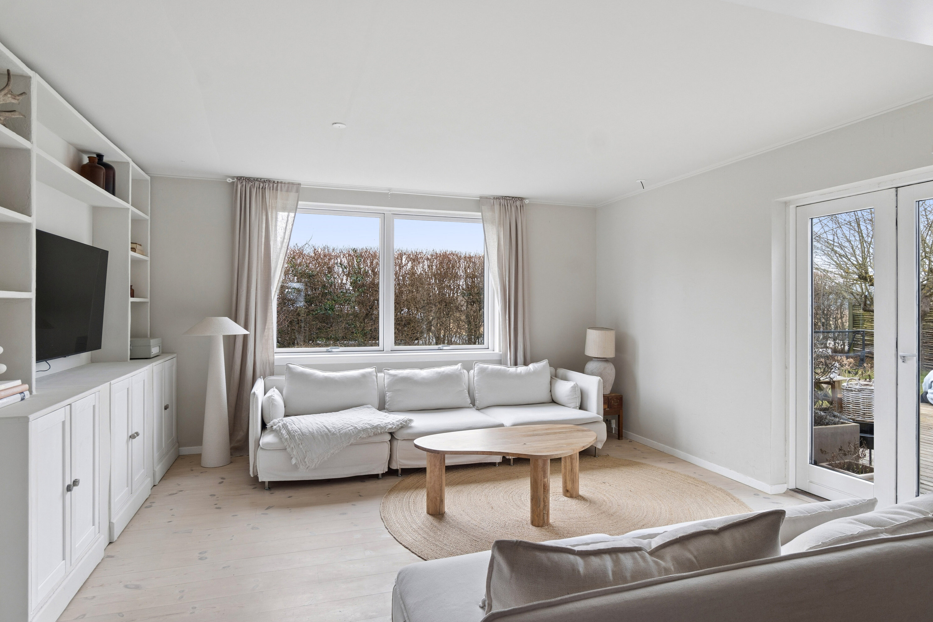 Fremhævet stue billede i fuldskærmstilstand. Billede af Sennepsbakken 22, 3100 Hornbæk