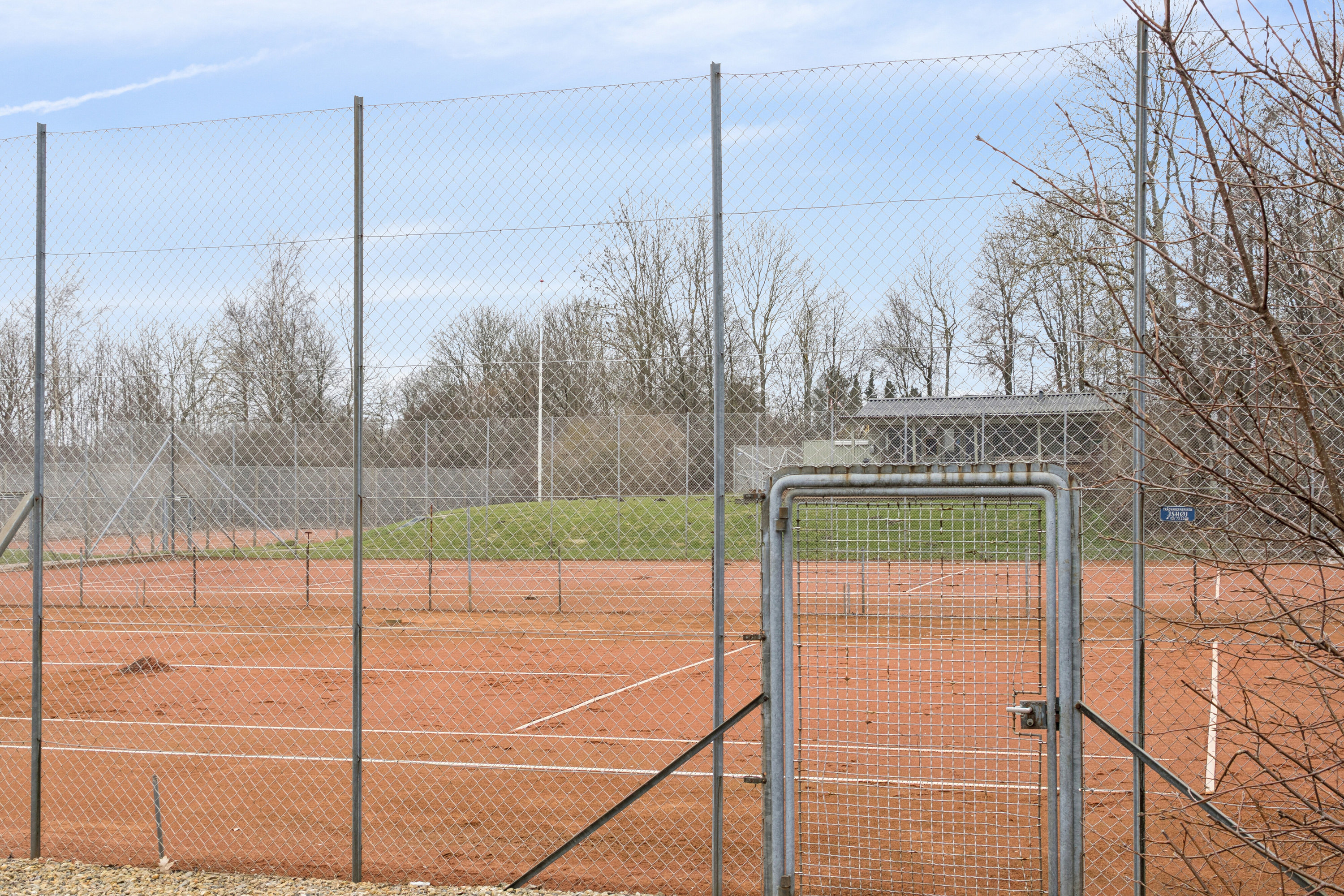 Fremhævet udendørs billede i fuldskærmstilstand. Billede af Sennepsbakken 22, 3100 Hornbæk