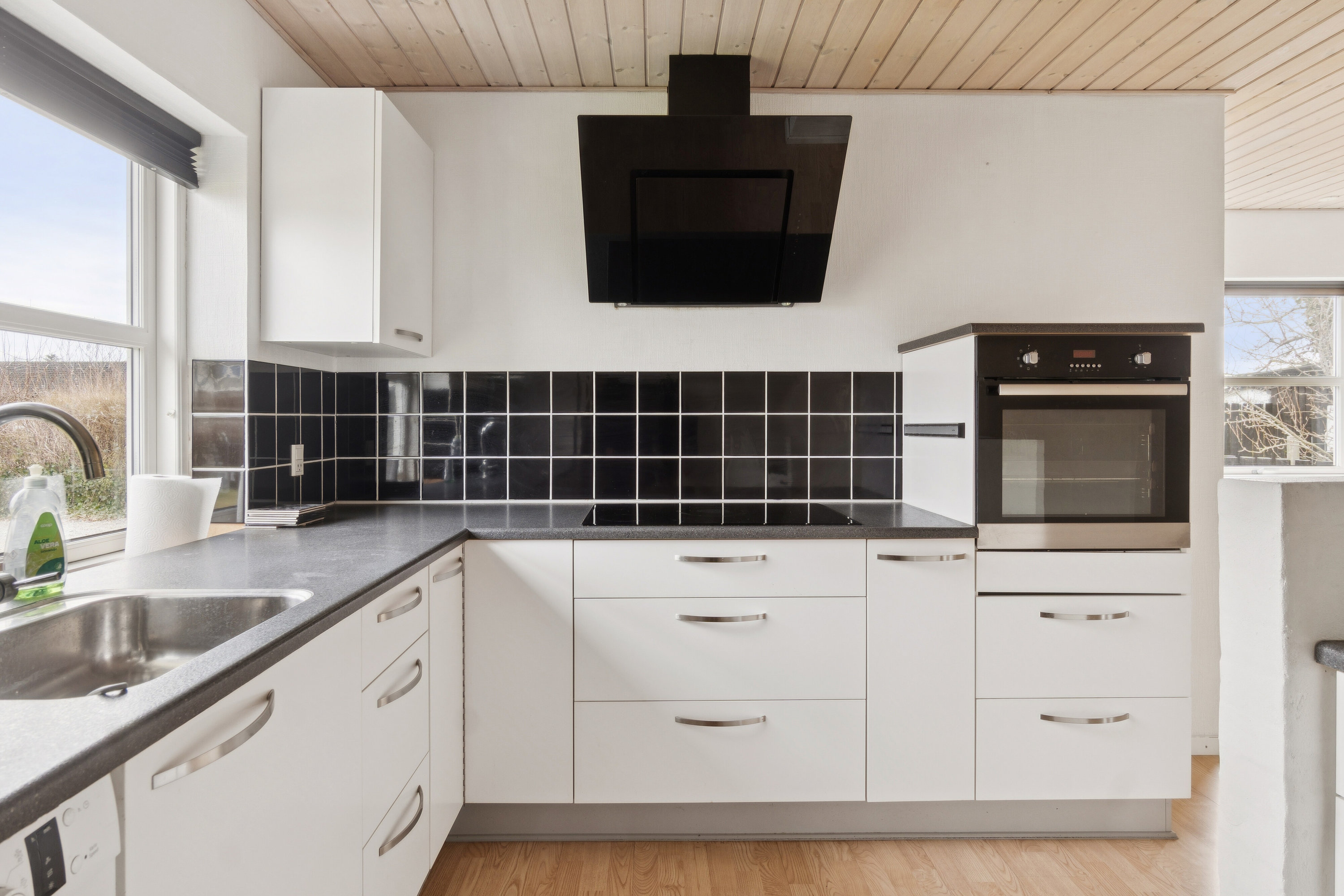 Fremhævet køkken billede i fuldskærmstilstand. Billede af Østergårdsvej 10, 4540 Fårevejle