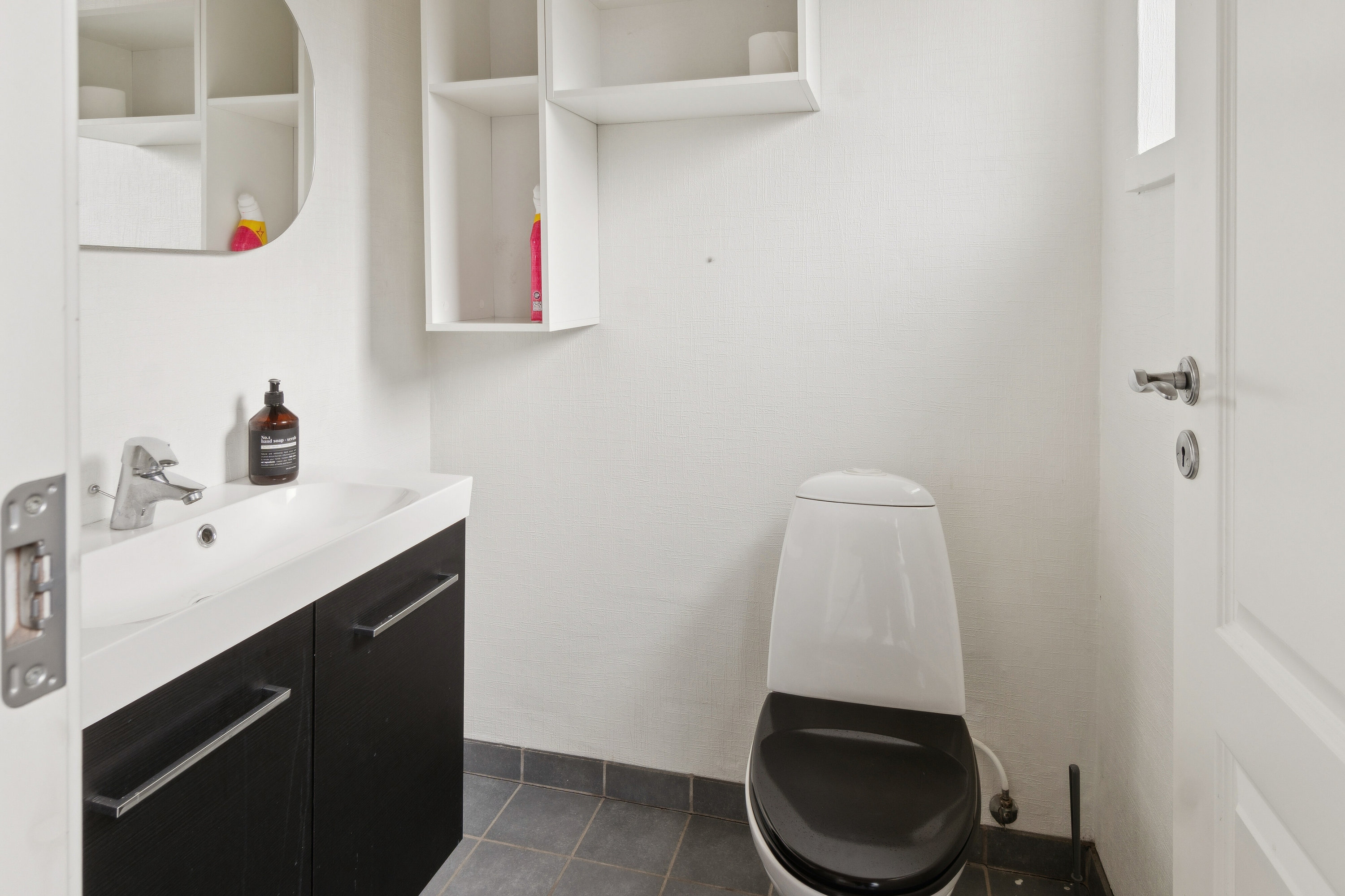 Fremhævet badeværelse billede i fuldskærmstilstand. Billede af Østergårdsvej 10, 4540 Fårevejle