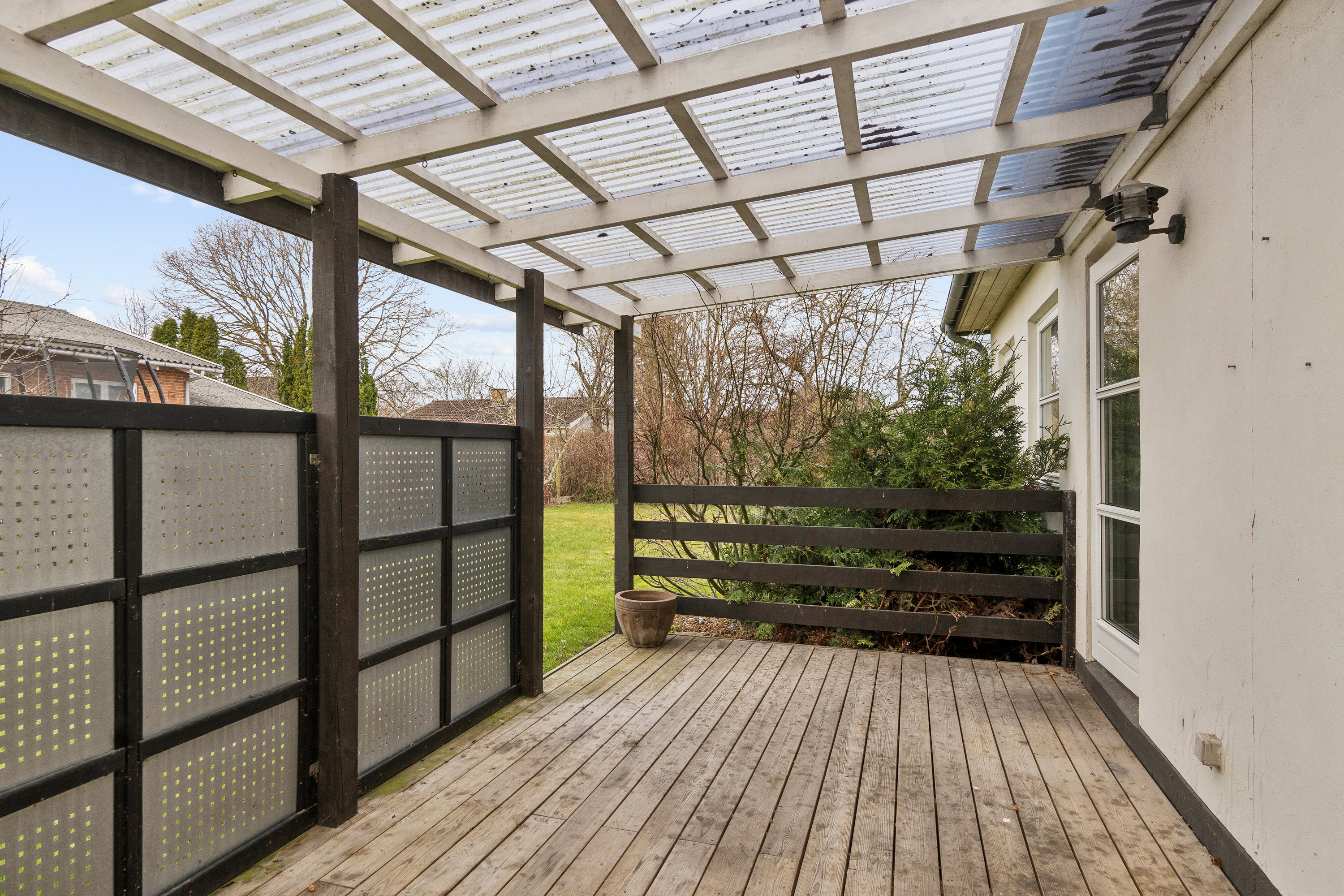 Fremhævet set fra haven billede i fuldskærmstilstand. Billede af Østergårdsvej 10, 4540 Fårevejle