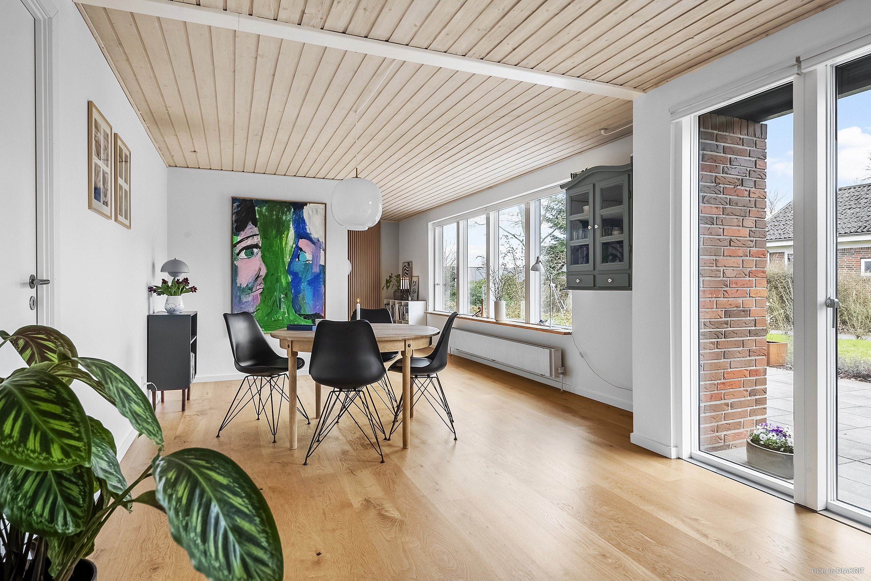 Fremhævet spisestue billede i fuldskærmstilstand. Billede af Ankjær 325, 8300 Odder