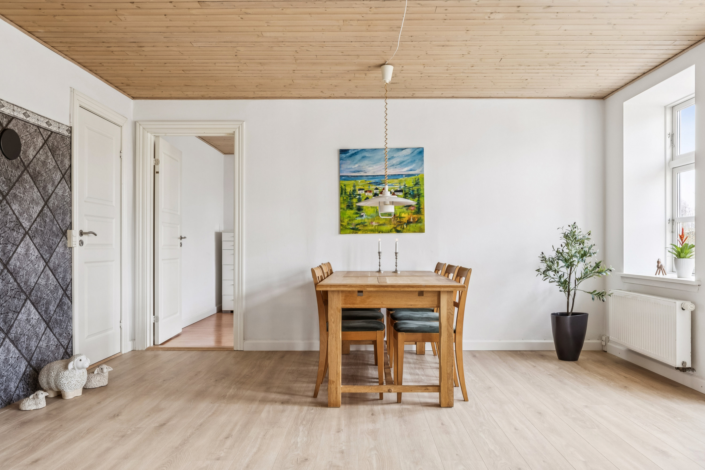 Fremhævet stue billede i fuldskærmstilstand. Billede af Ringstedvej 1, 4520 Svinninge