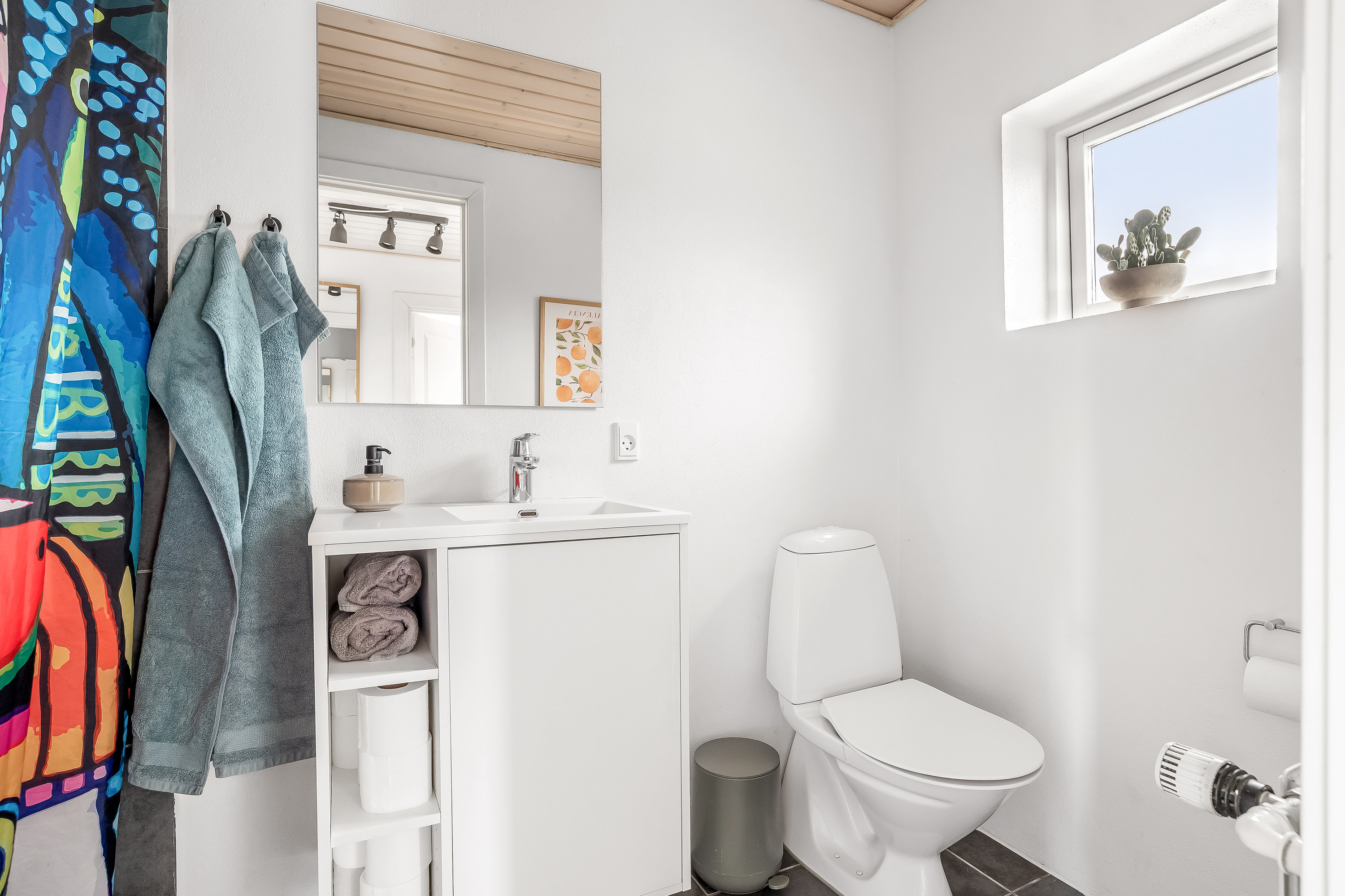 Fremhævet badeværelse billede i fuldskærmstilstand. Billede af Anne Franks Vej 2, 7500 Holstebro